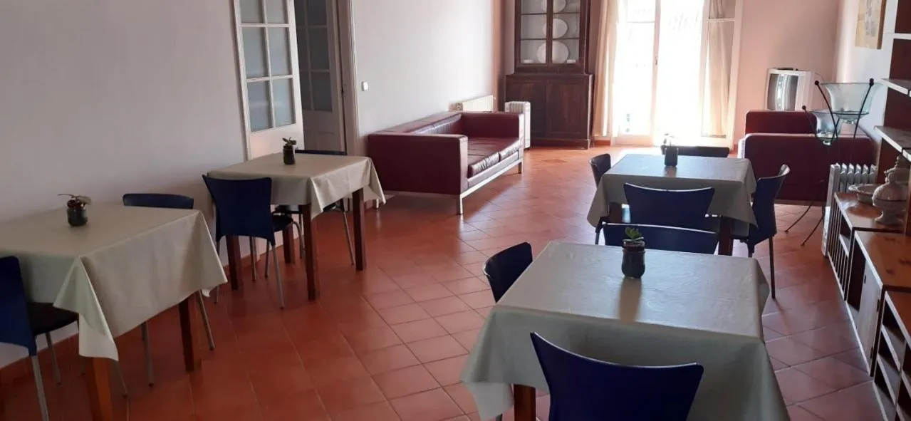 Communal lounge/ TV room in Grupoandria El Claustre de Ciutadella - HOSPEDERIA