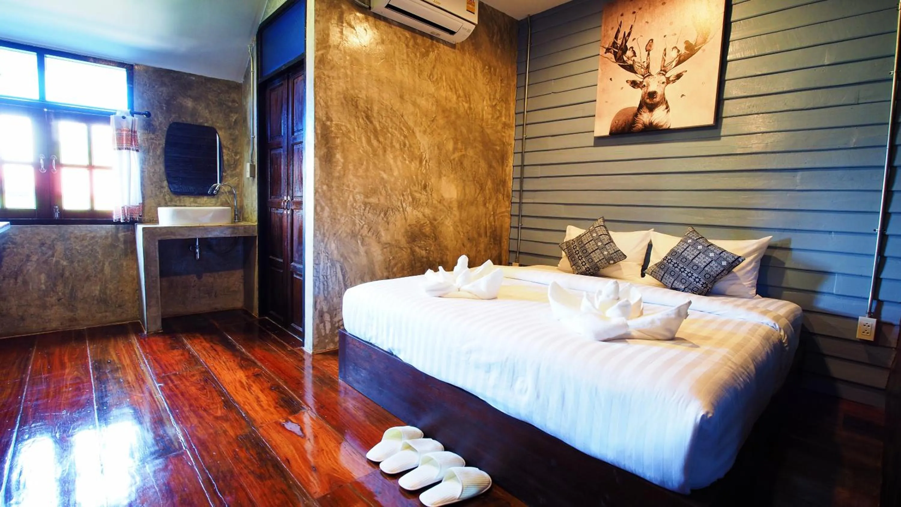 Photo of the whole room, Bed in Pround Nan Cottage