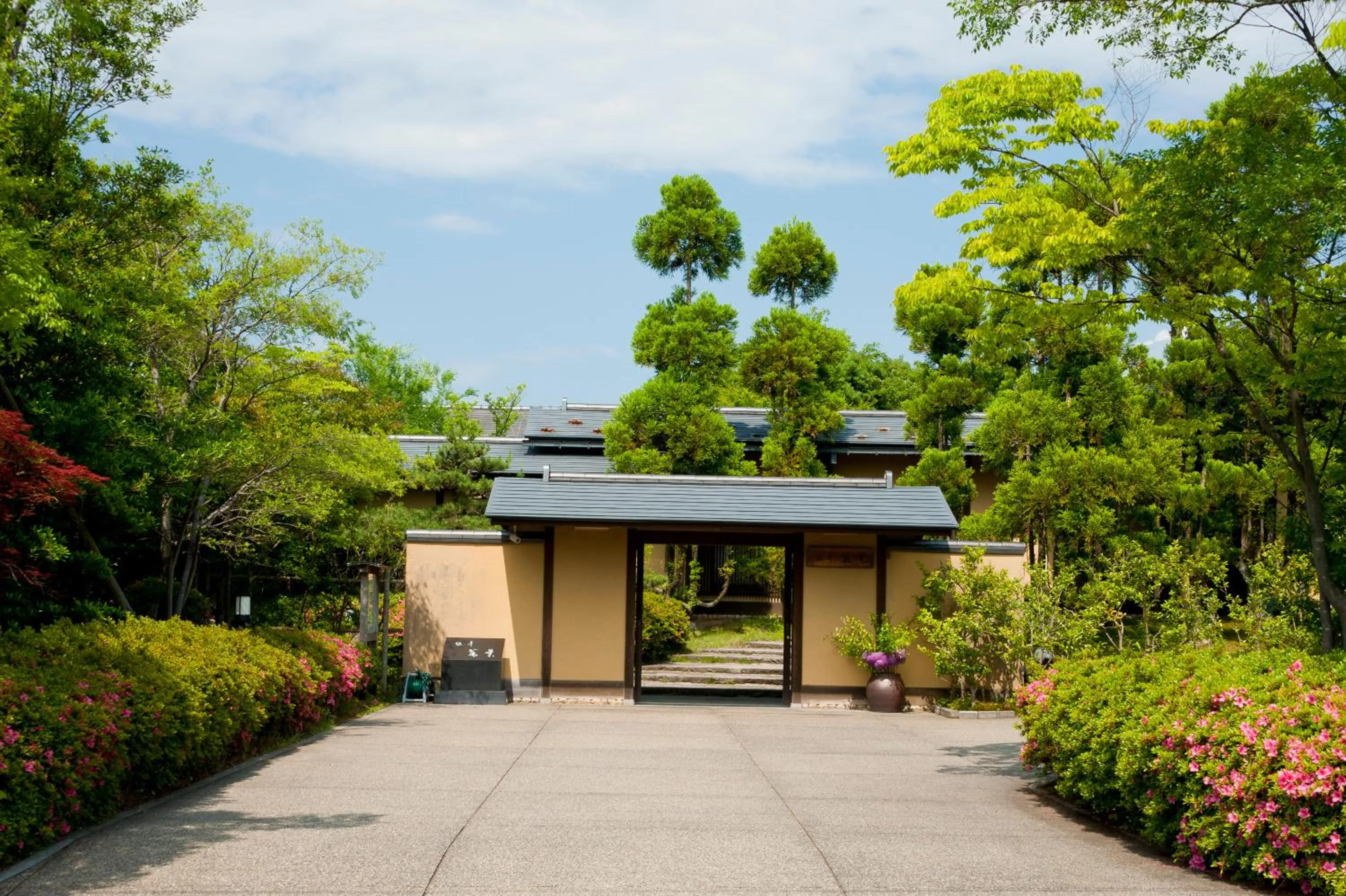 Property building in Ryotei Manyou