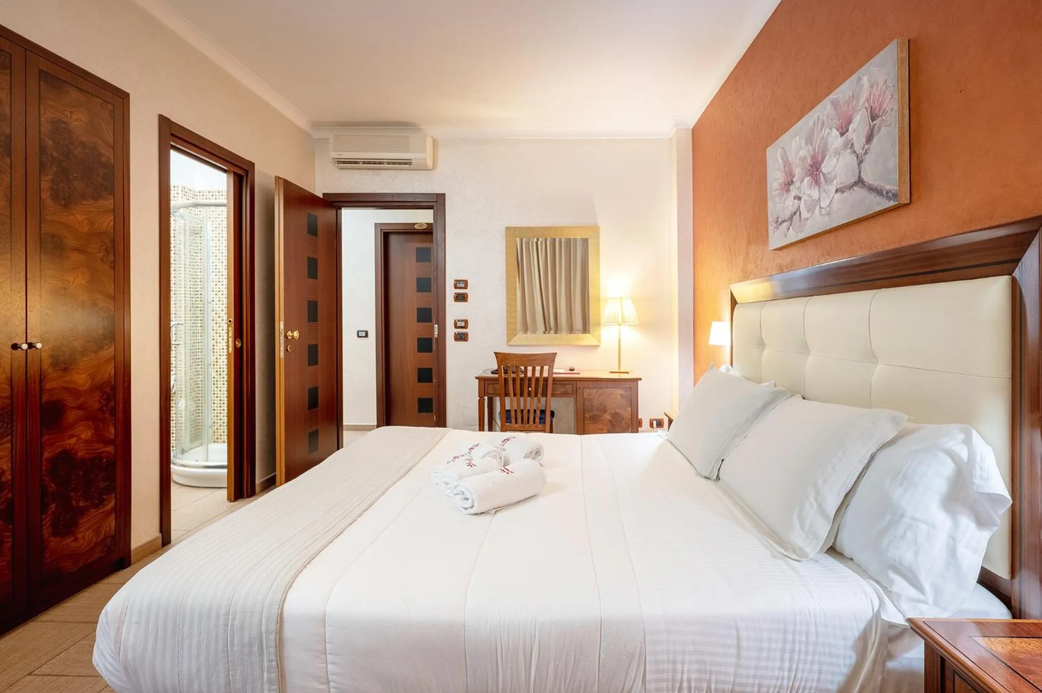 Bedroom, Bed in Hotel Flora