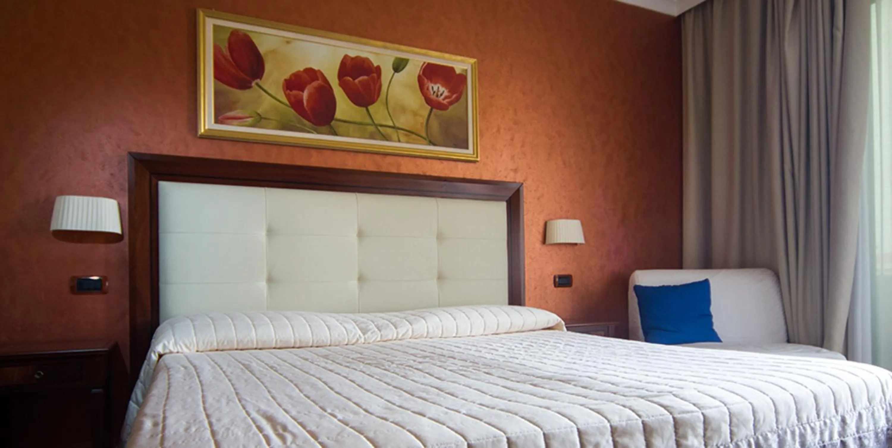 Bedroom, Bed in Hotel Flora