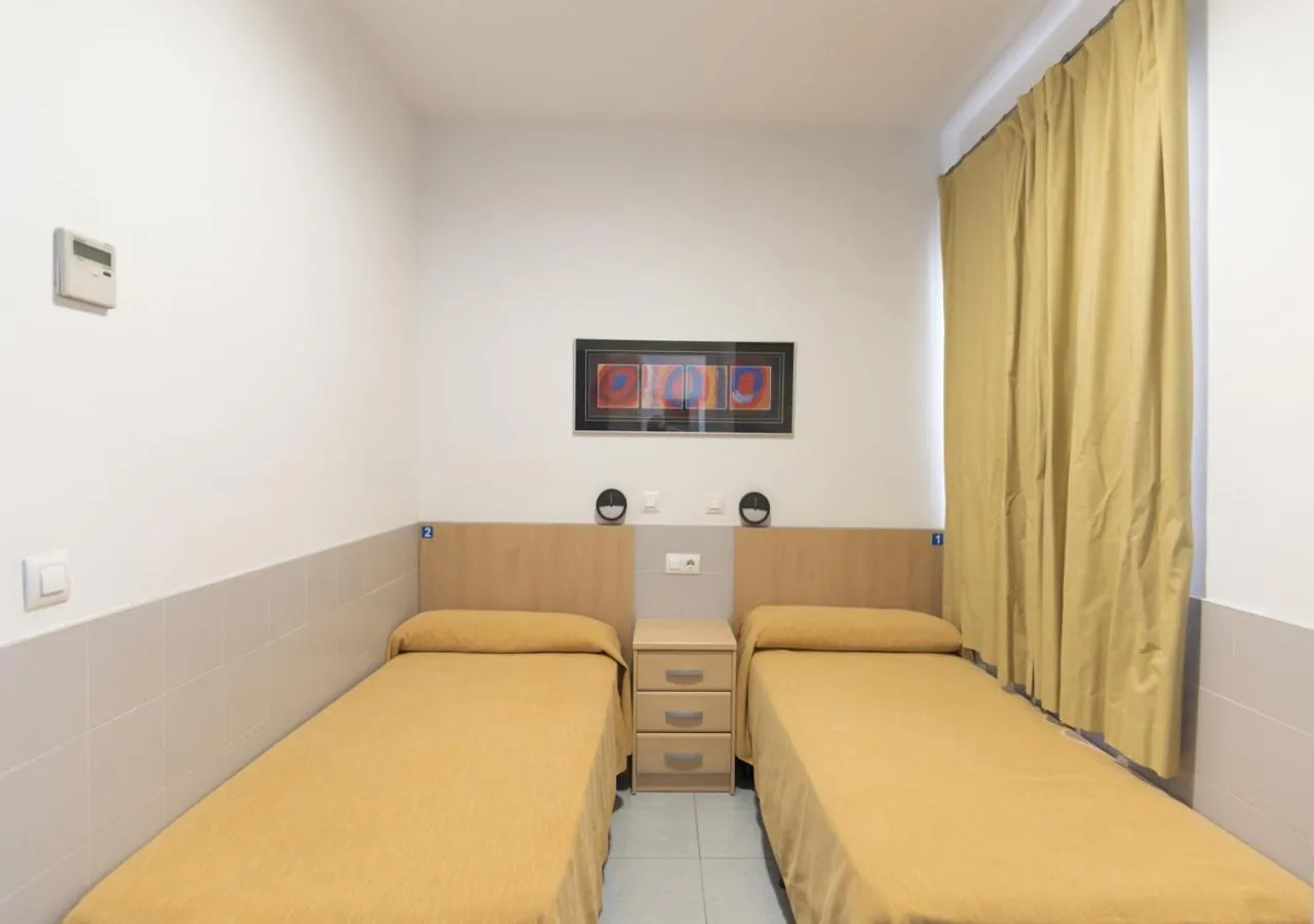 Photo of the whole room, Bed in Albergue Inturjoven Malaga