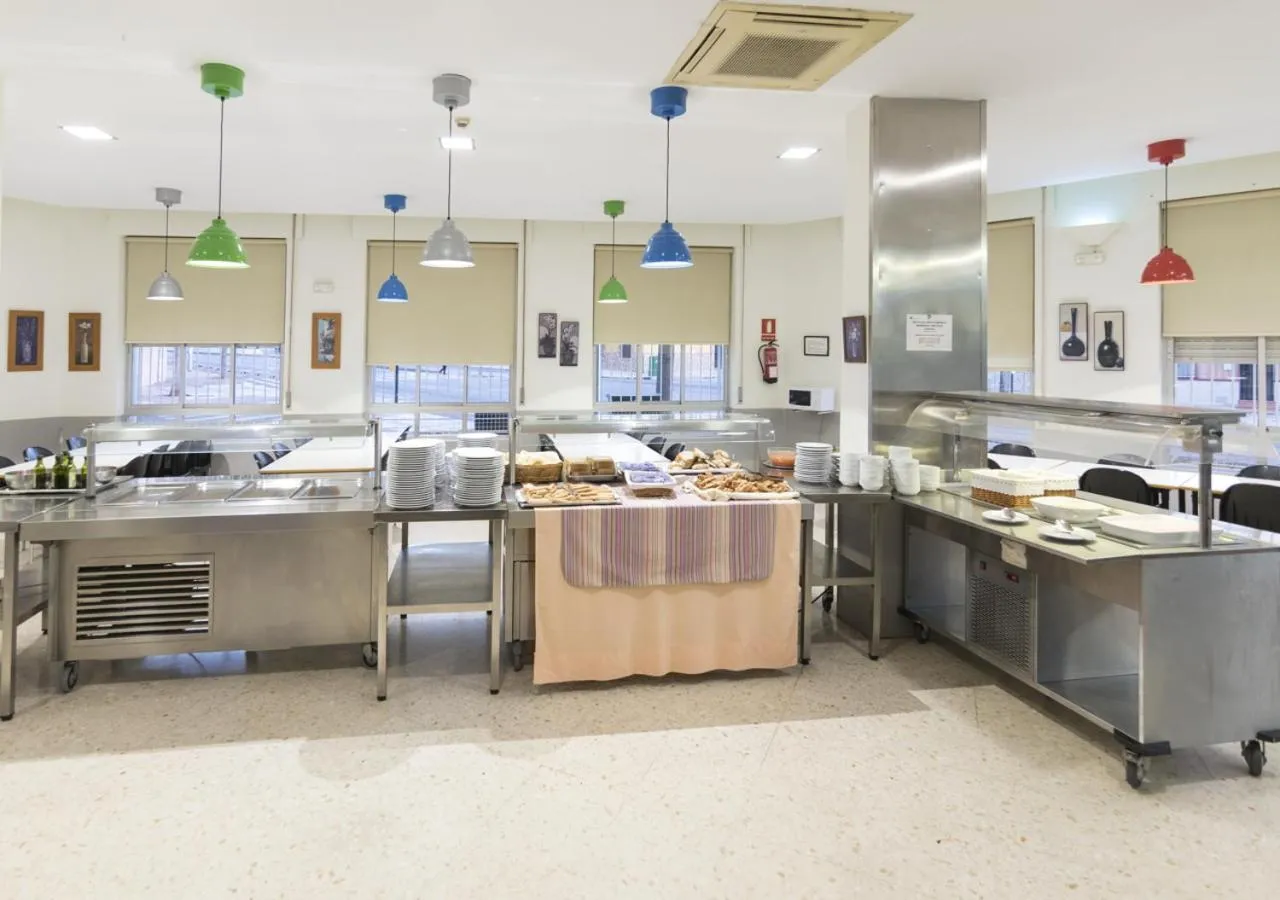 Restaurant/places to eat in Albergue Inturjoven Malaga