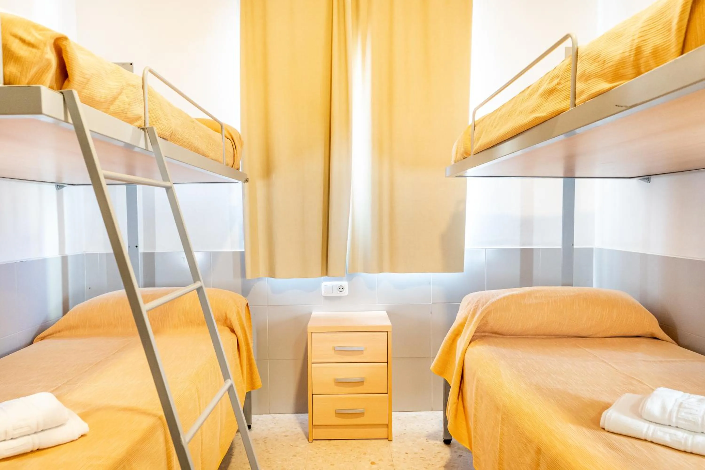 Bedroom, Bed in Albergue Inturjoven Malaga