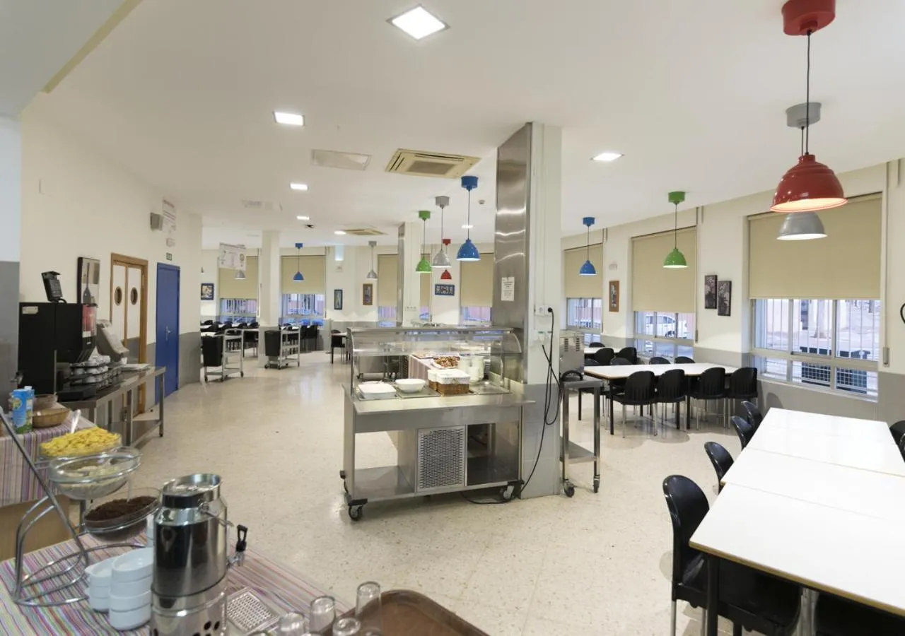 Restaurant/places to eat in Albergue Inturjoven Malaga