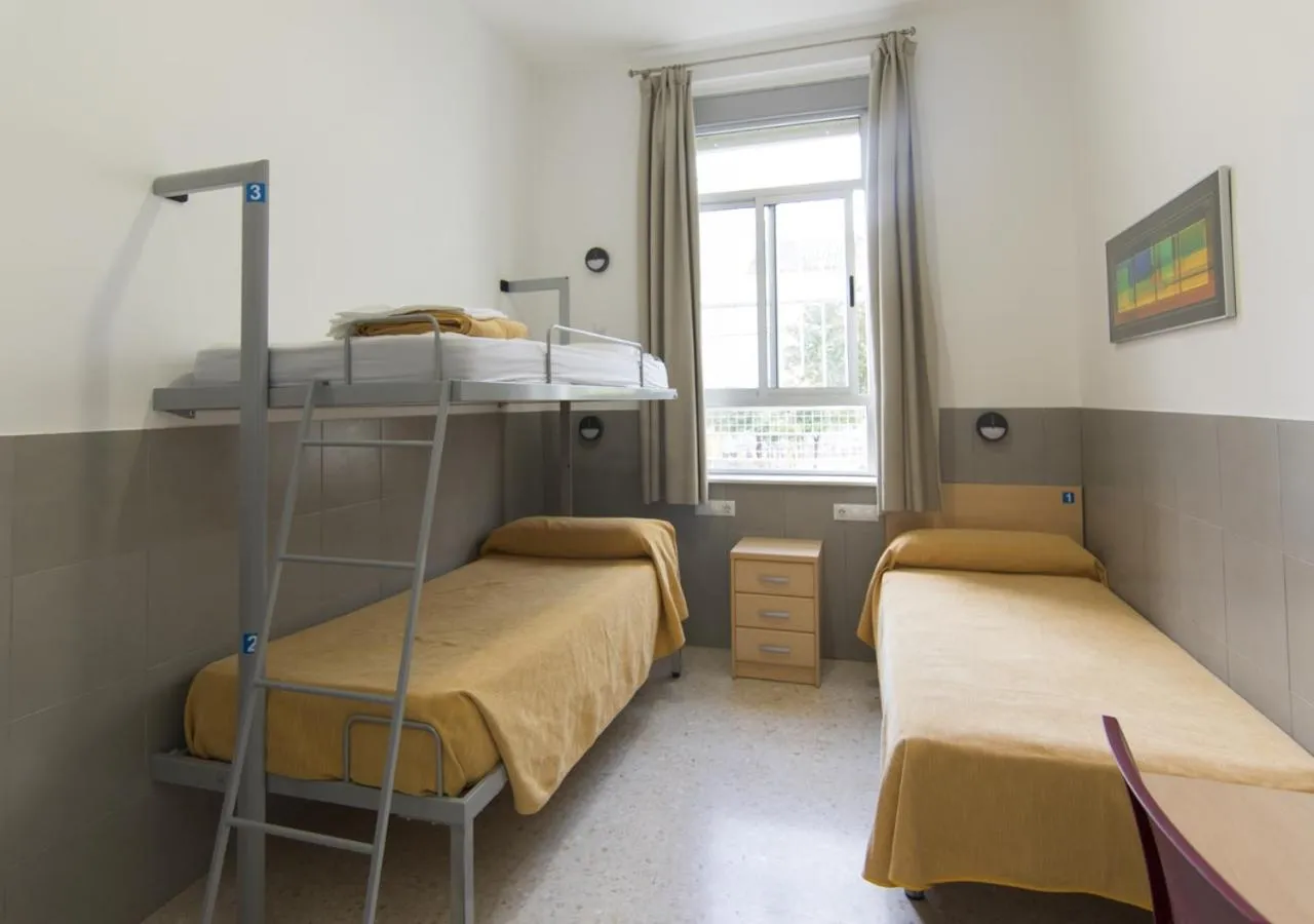 Photo of the whole room, Bed in Albergue Inturjoven Malaga