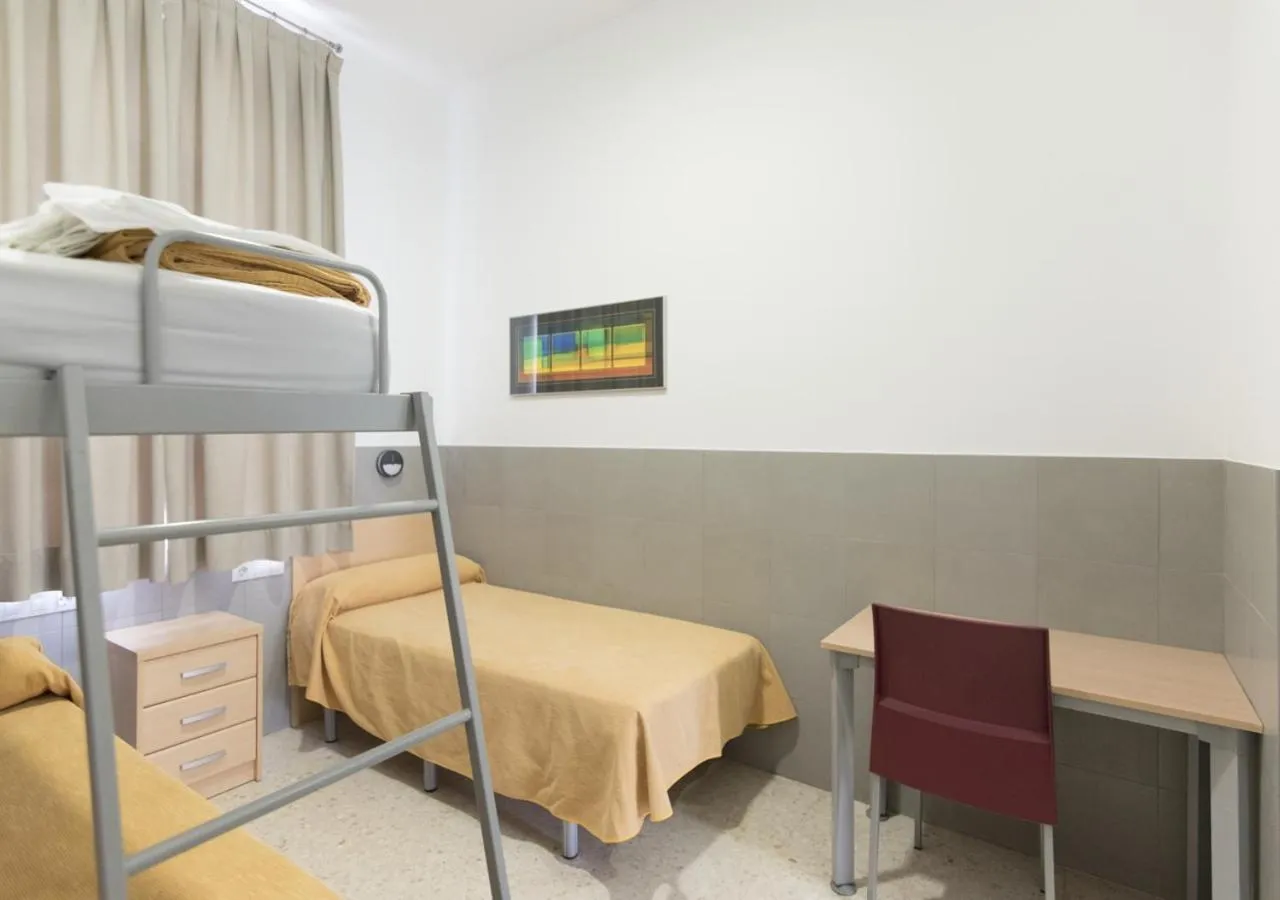Photo of the whole room, Bed in Albergue Inturjoven Malaga
