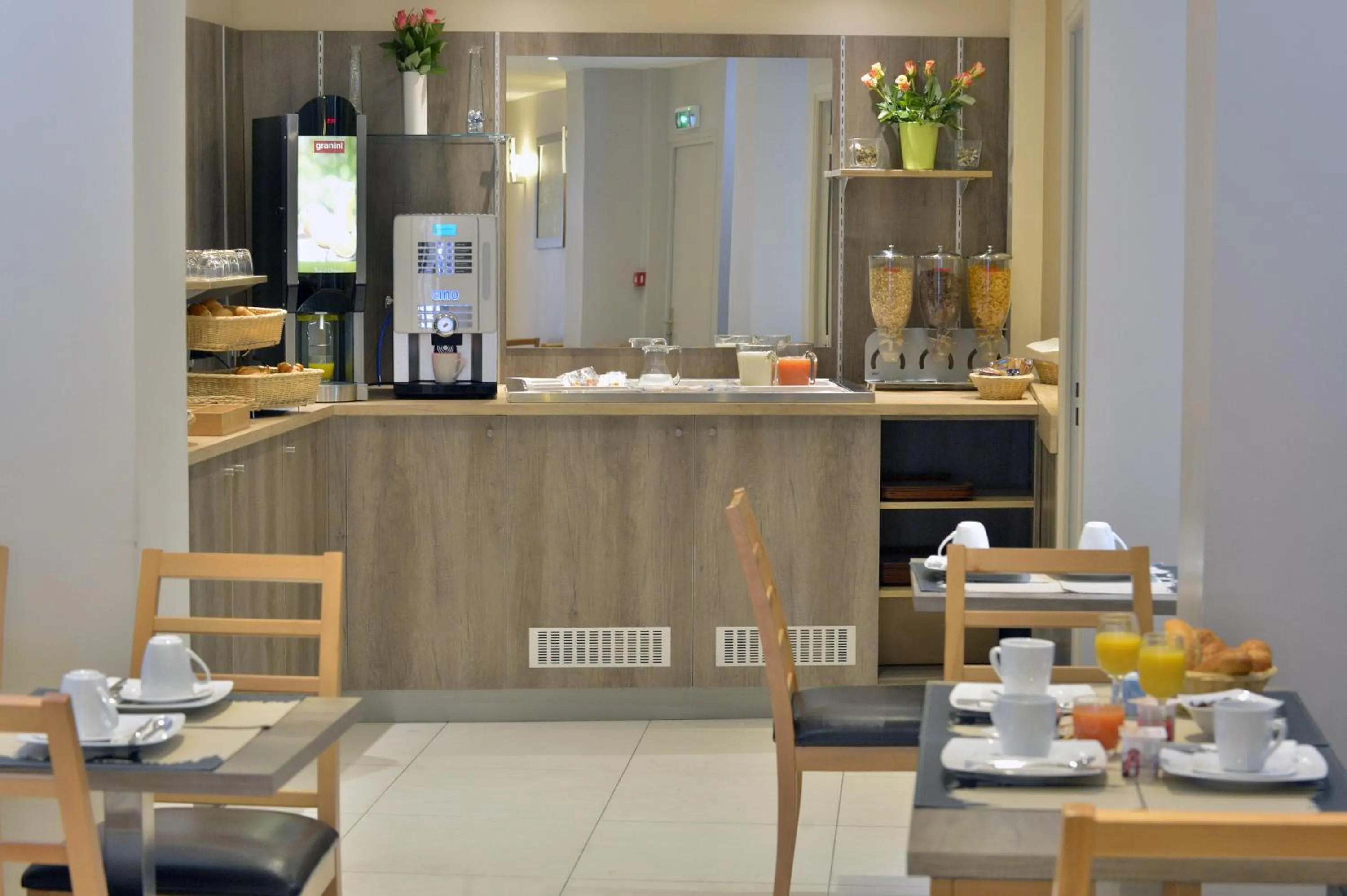 Restaurant/places to eat in Hotel du Chemin Vert