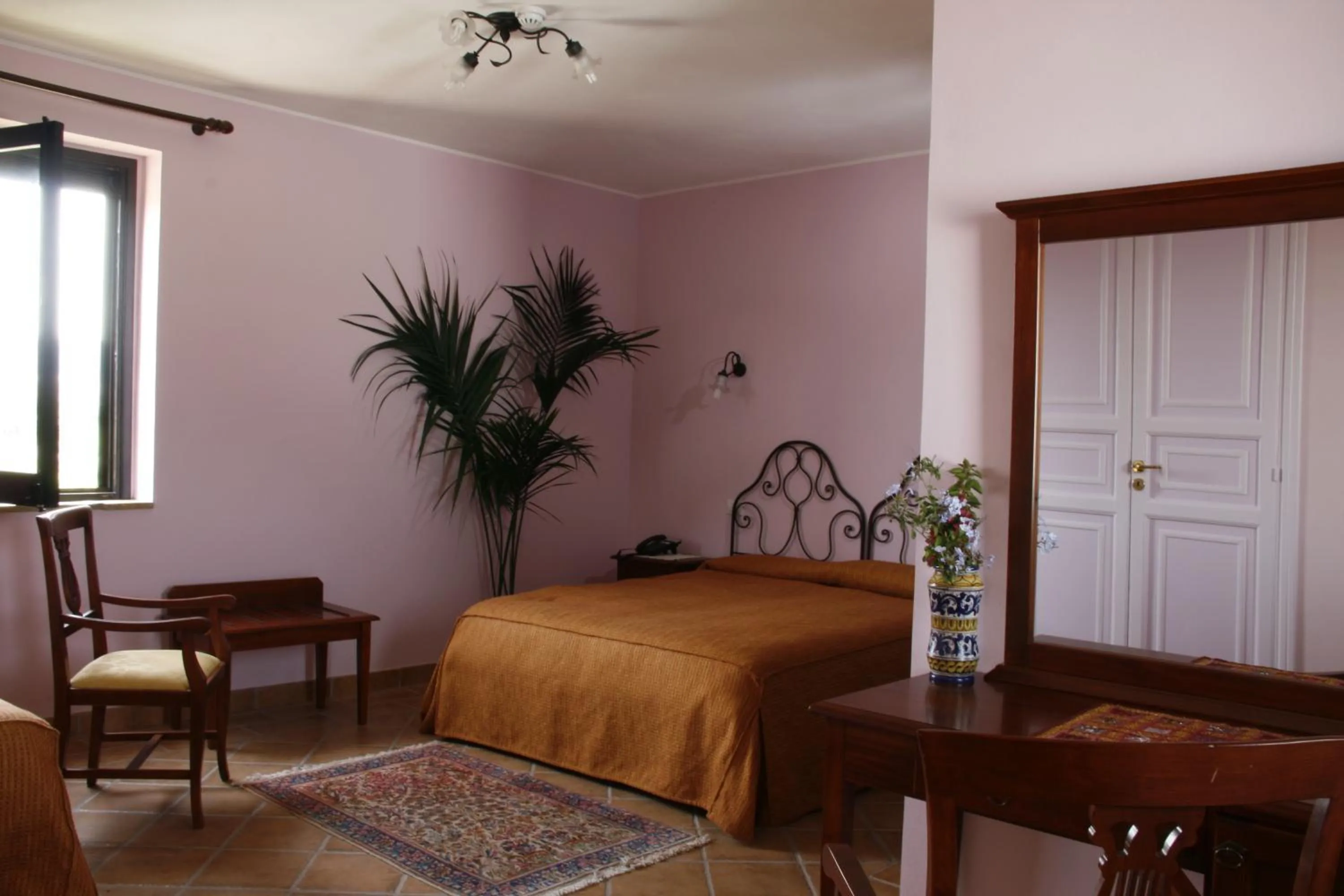 Decorative detail in Don Giovanni Hotel