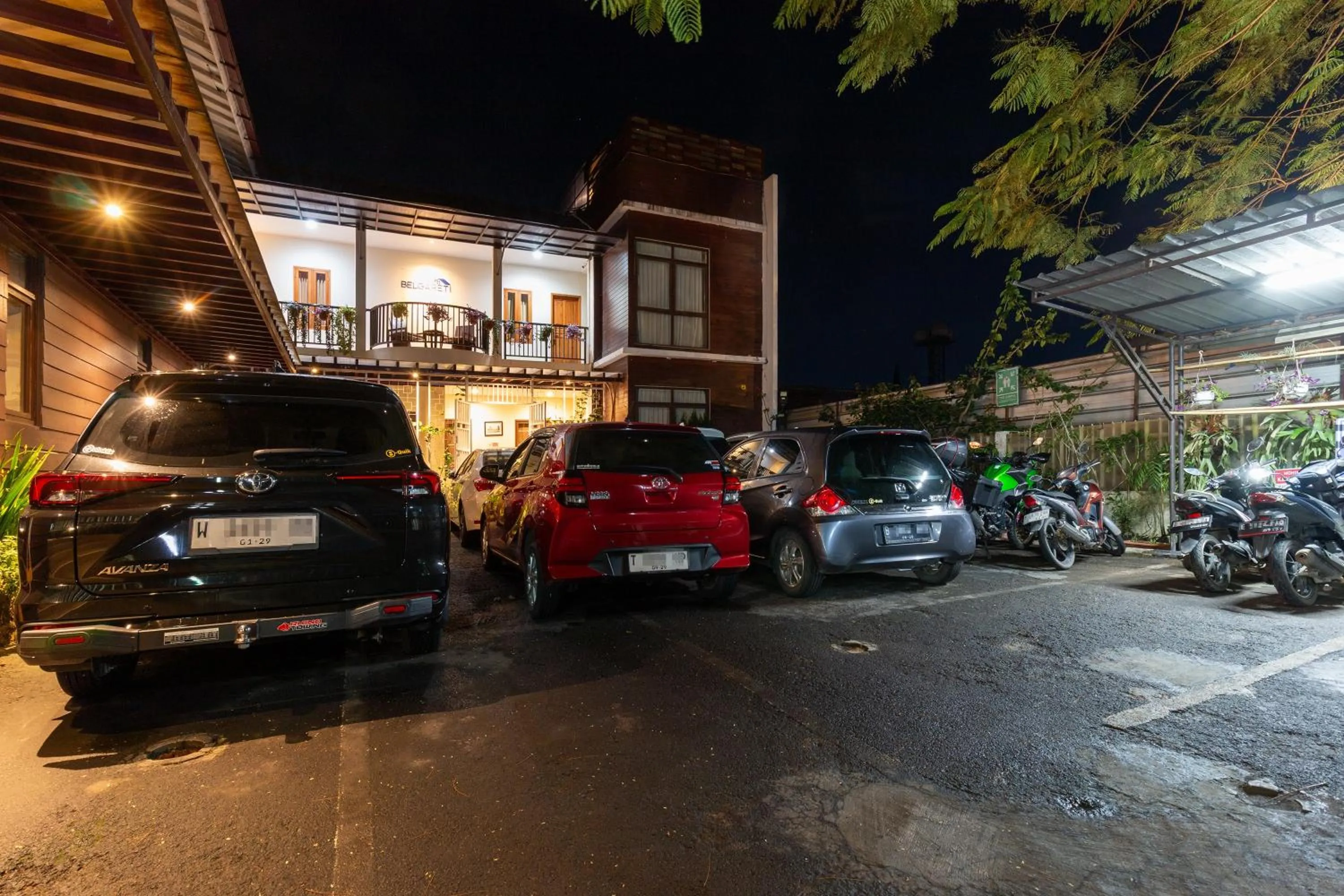 Parking in Jayagiri Guesthouse By Belgareti