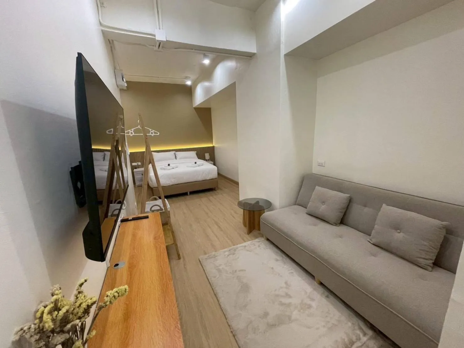 Photo of the whole room, Bed in Shade House - Phuket Downtown