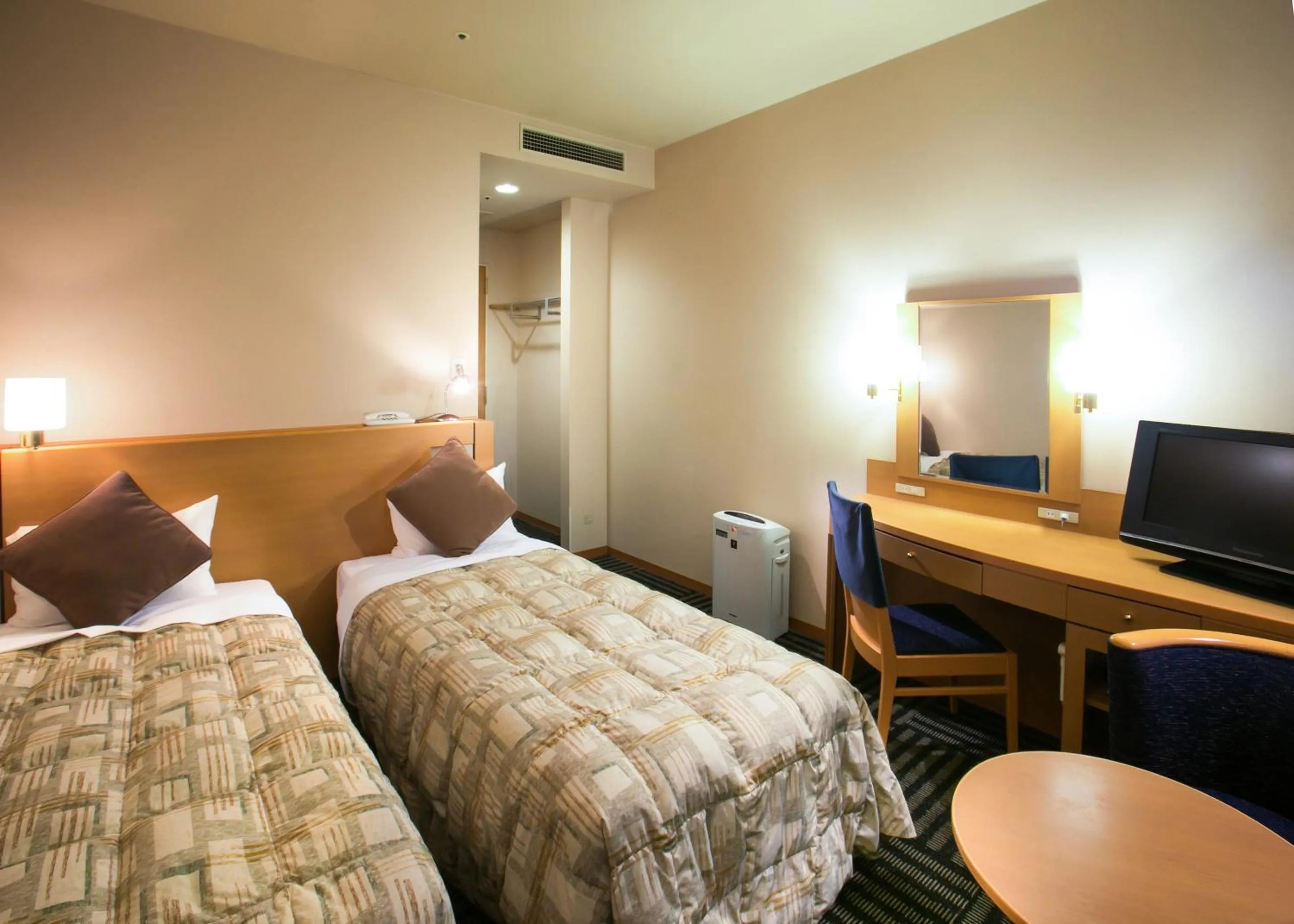 Photo of the whole room, Bed in Yamagata Eki Nishiguchi Washington Hotel