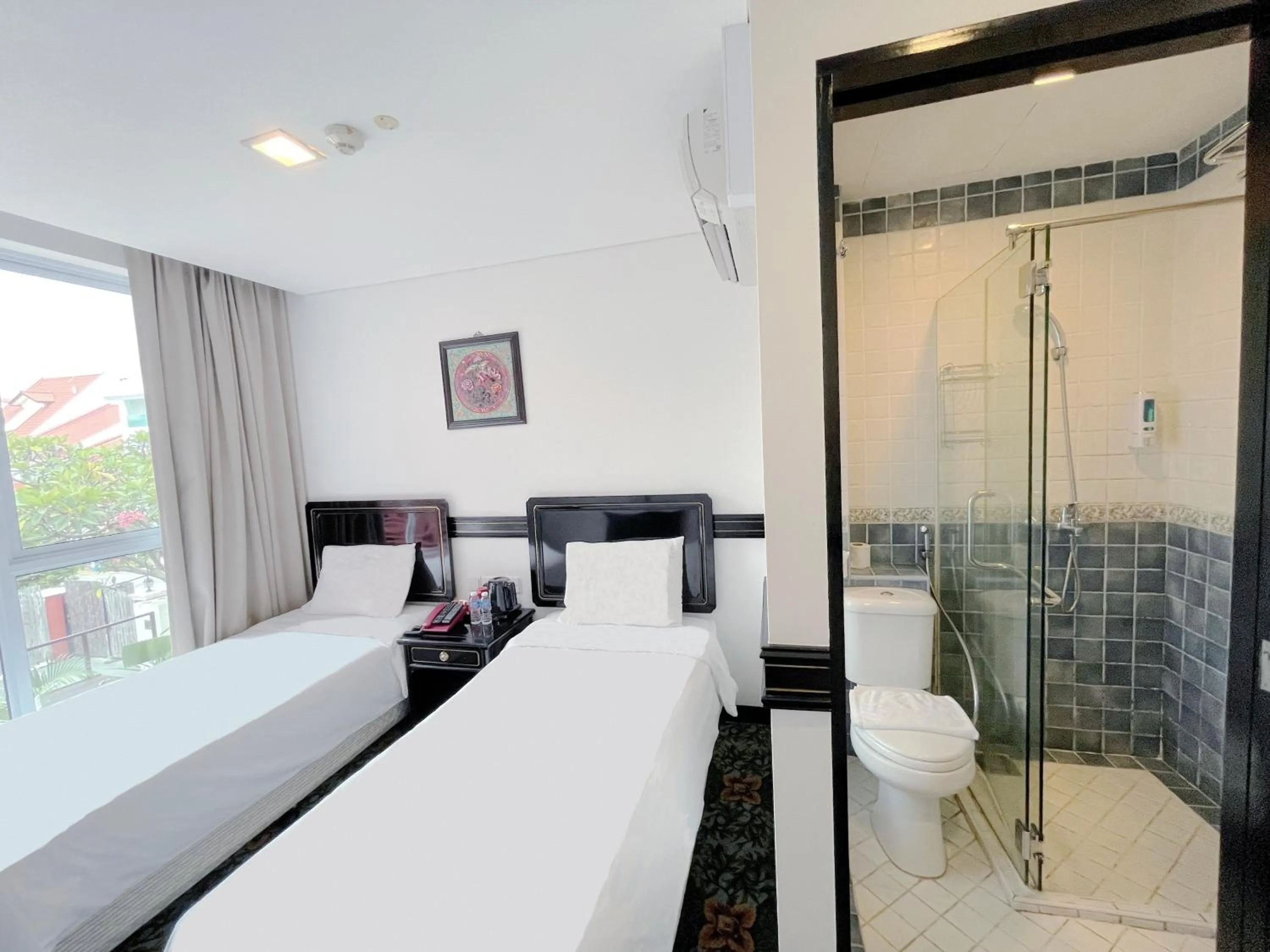 Bathroom, Bed in The Snooze Hotel Marine Parade