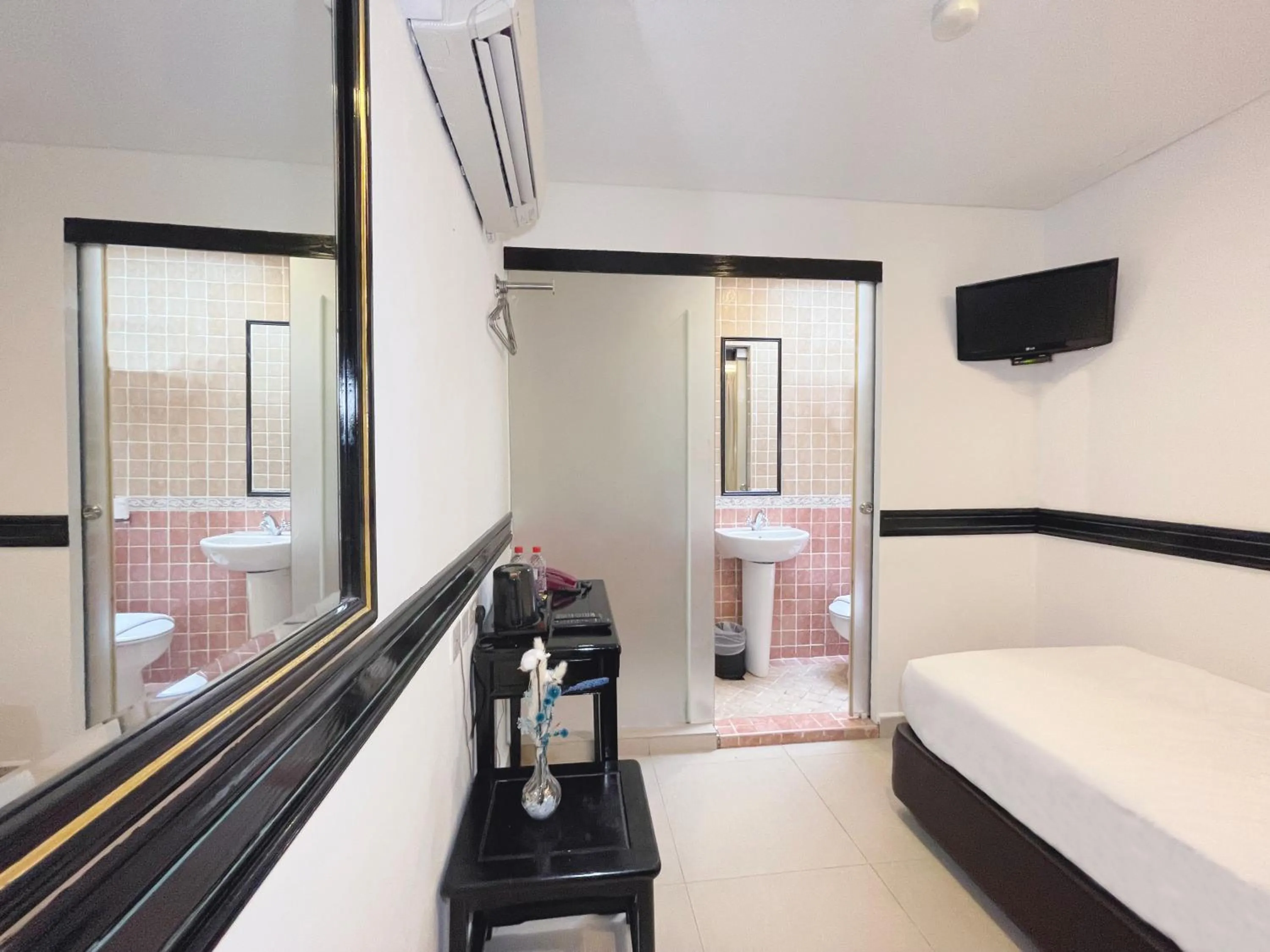 Bedroom, Bed in The Snooze Hotel Marine Parade