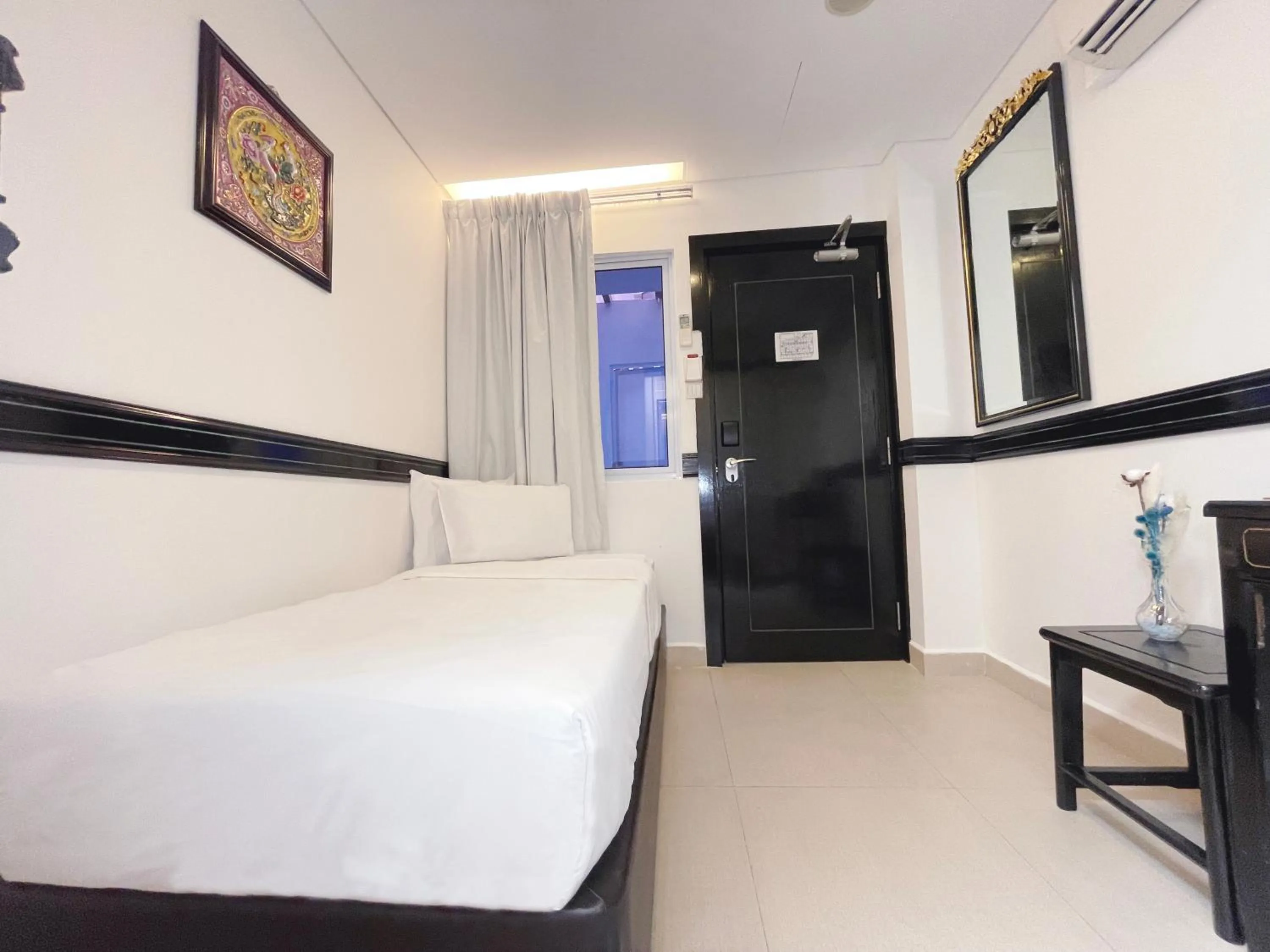 Photo of the whole room, Bed in The Snooze Hotel Marine Parade