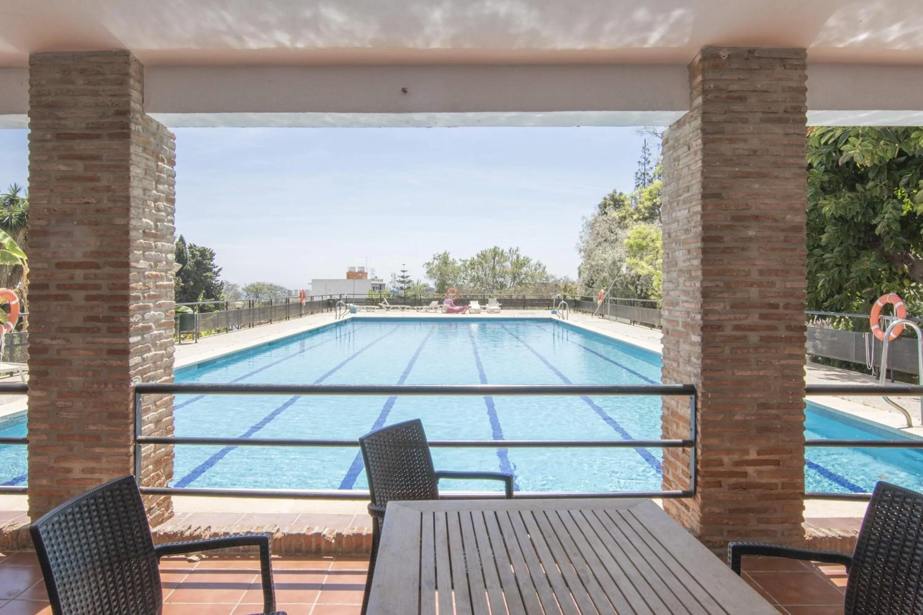 Swimming pool in Albergue Inturjoven Marbella