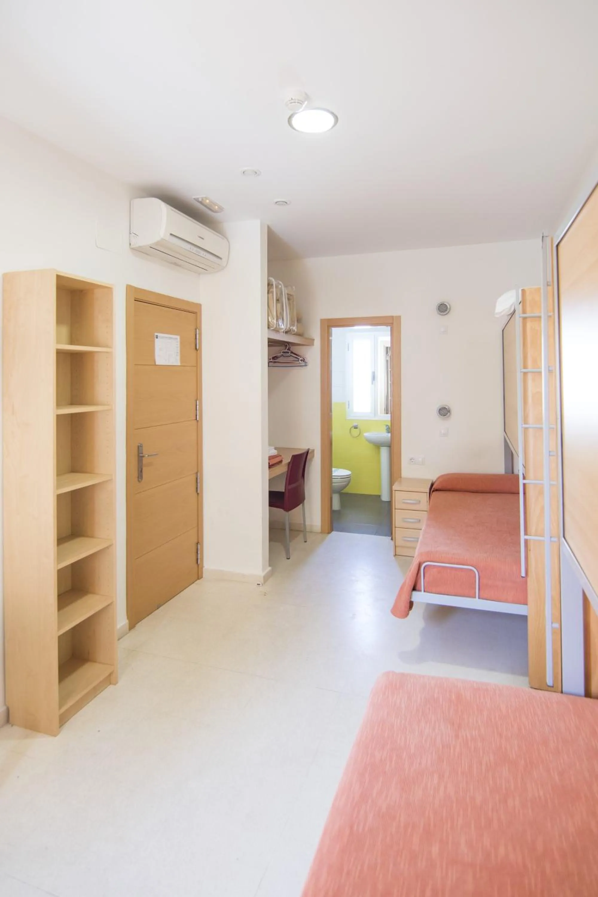 Bed in Albergue Inturjoven Marbella