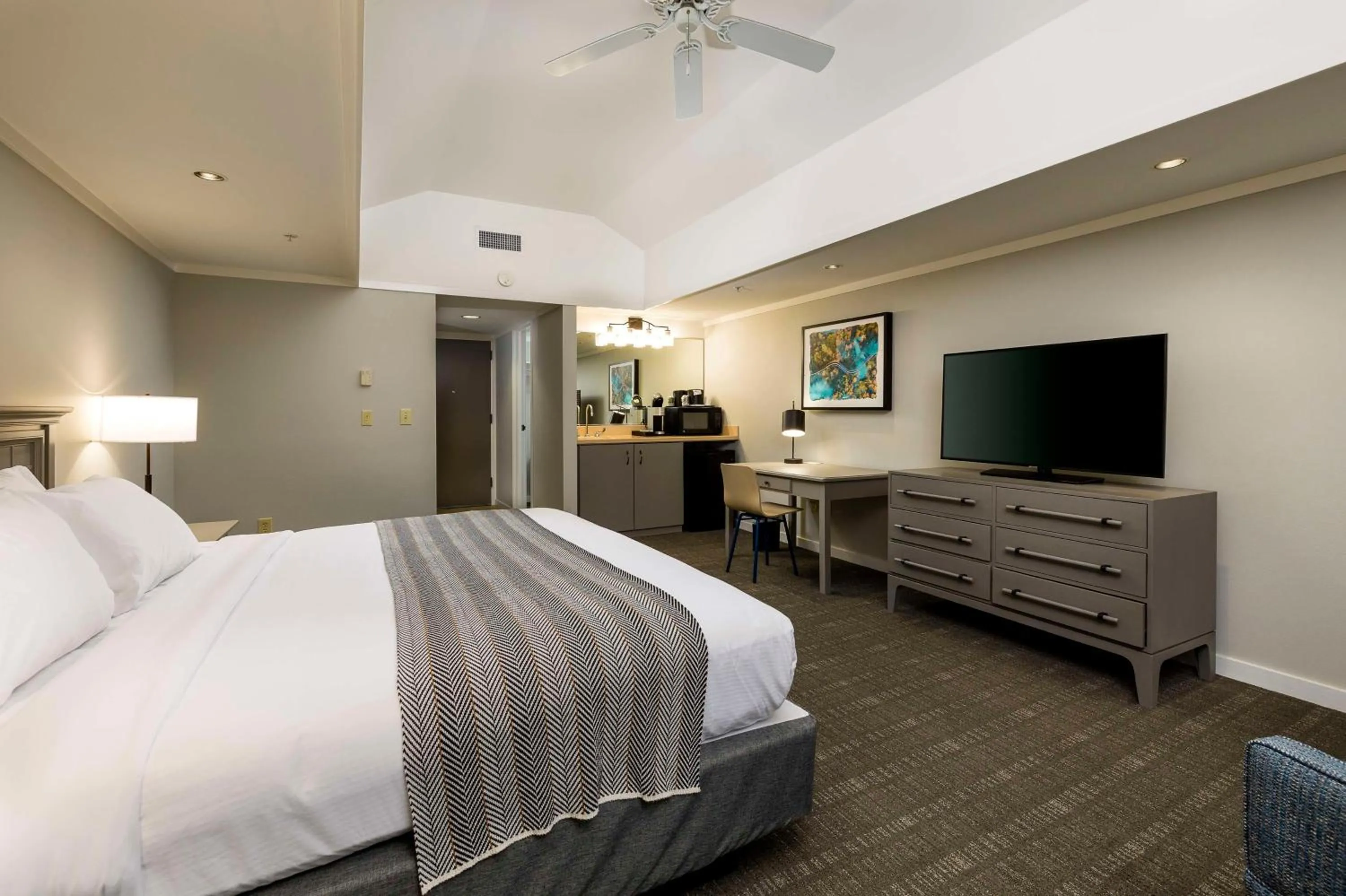 Bedroom, Bed in Waynesville Inn and Golf Club, Tapestry Collection by Hilton