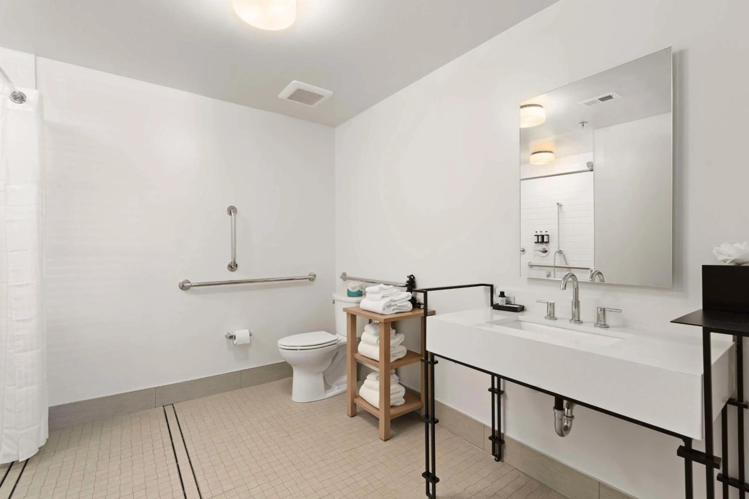 Bathroom in Waynesville Inn and Golf Club, Tapestry Collection by Hilton