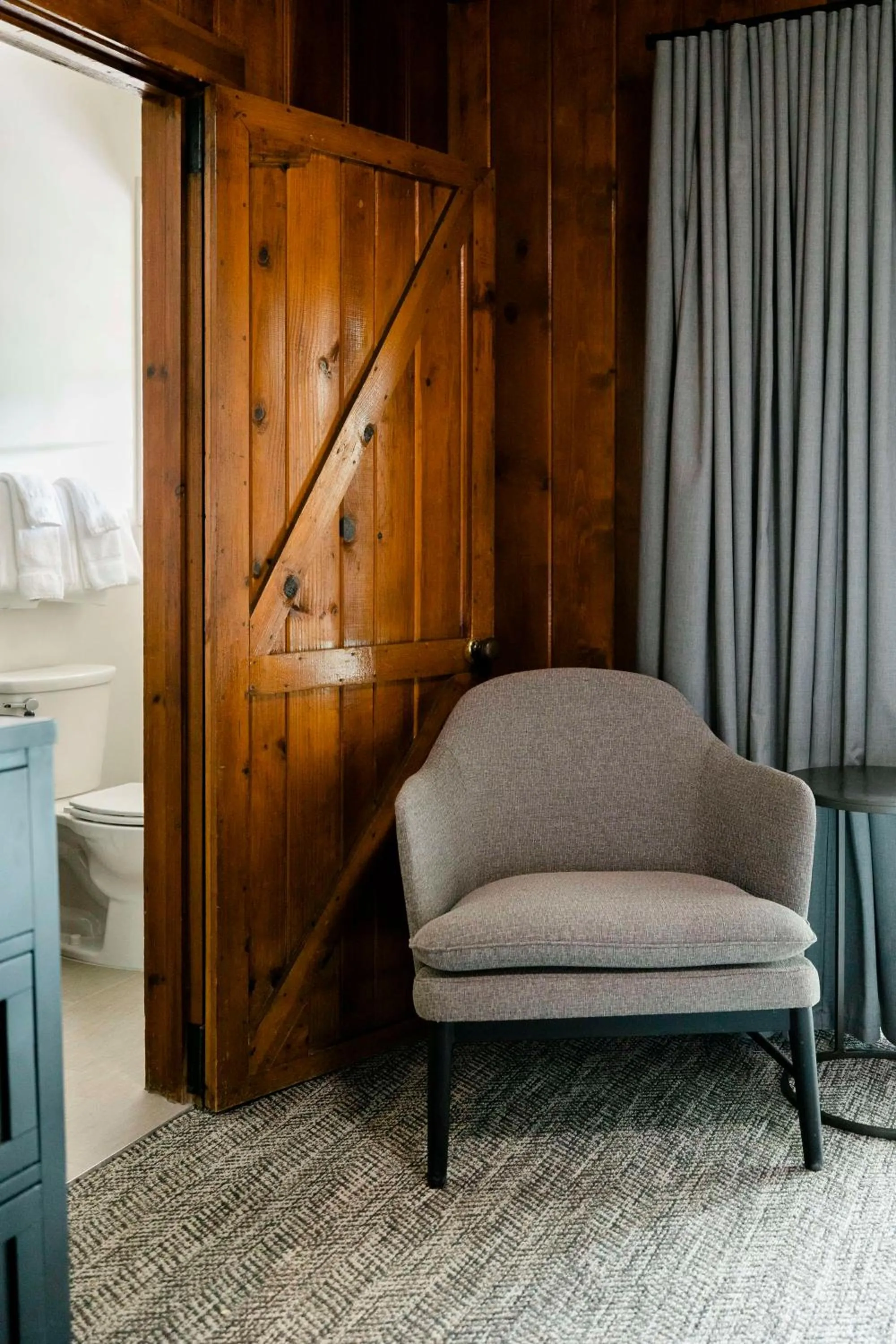 Living room in Waynesville Inn and Golf Club, Tapestry Collection by Hilton