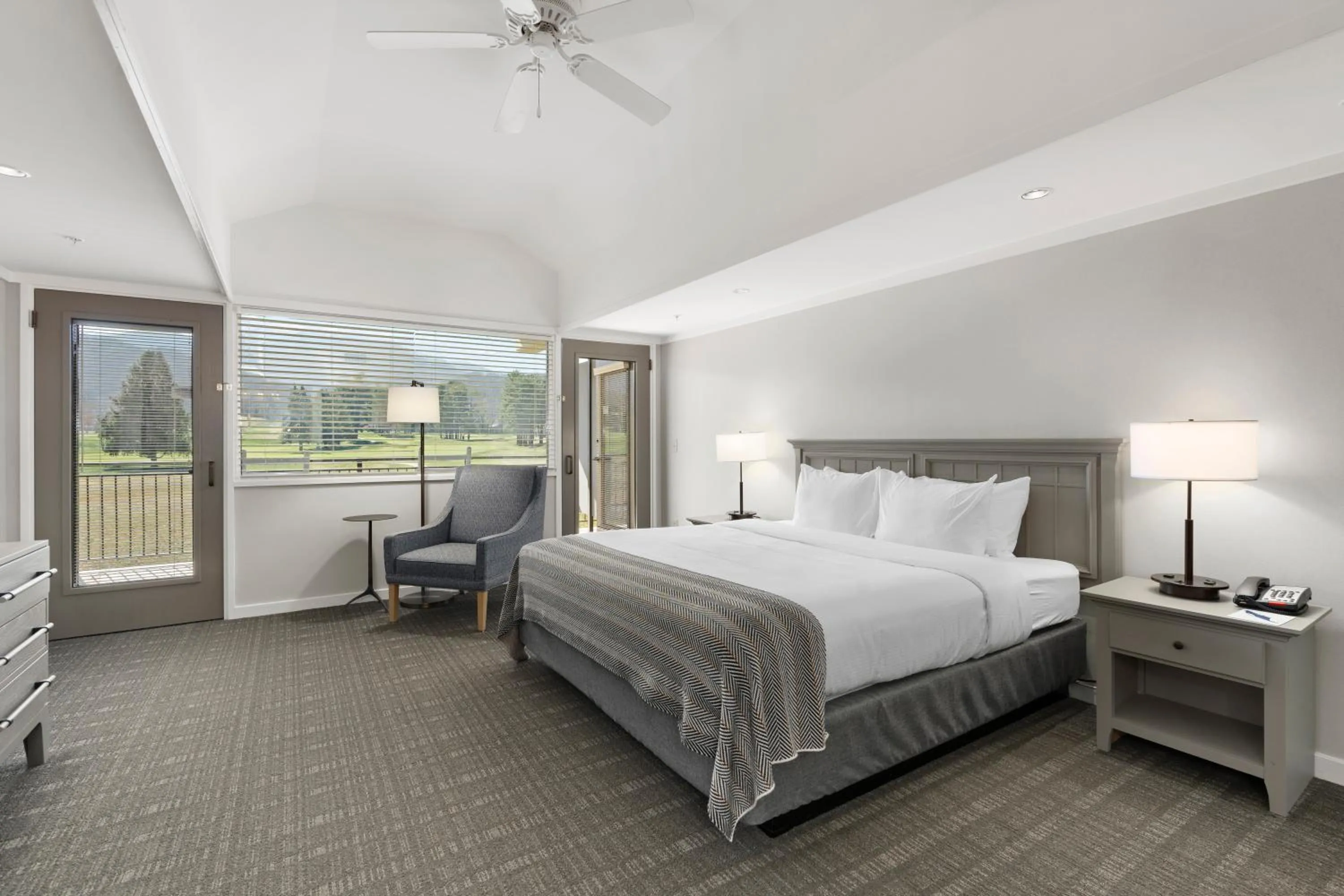 Bedroom, Bed in Waynesville Inn and Golf Club, Tapestry Collection by Hilton