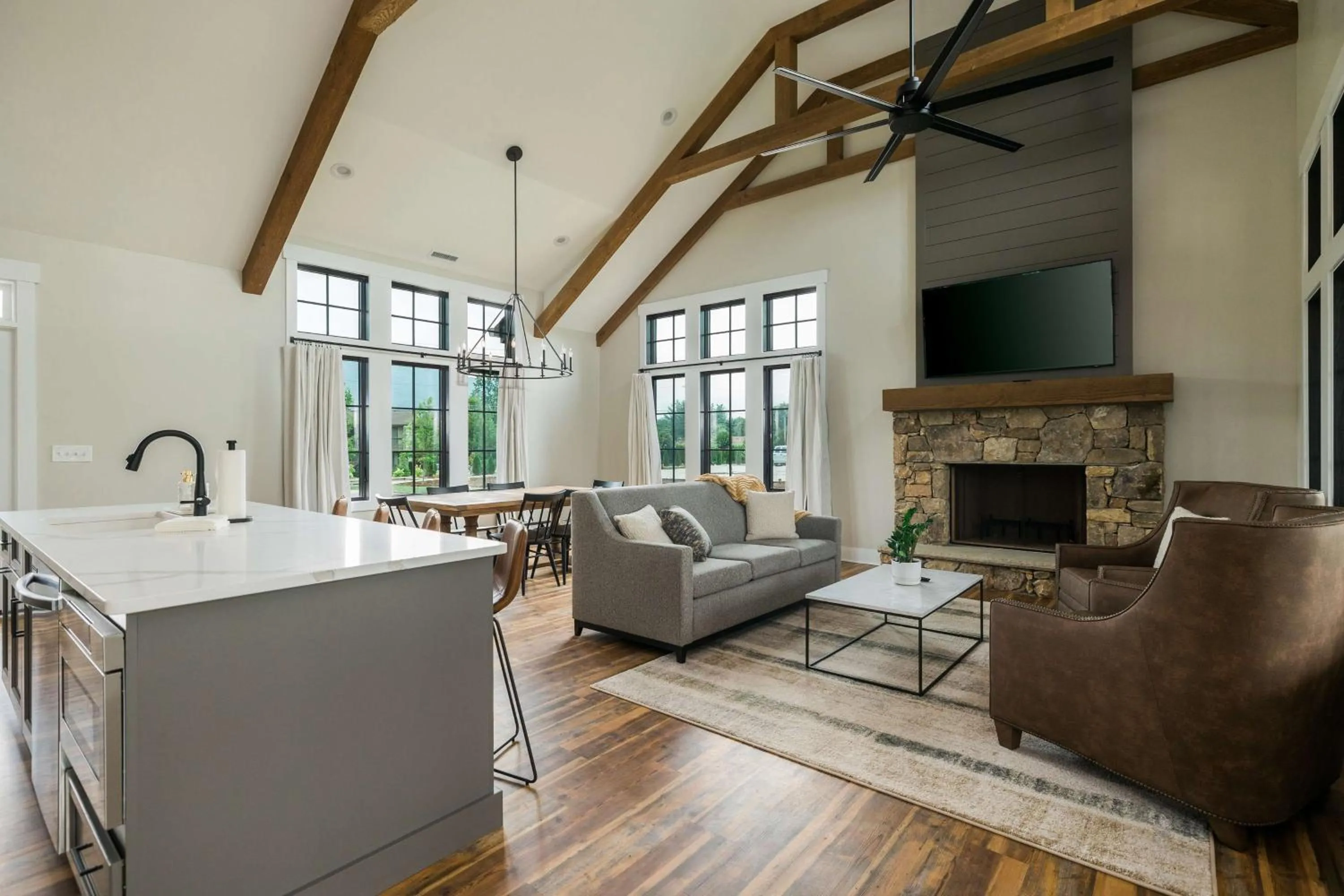 Living room in Waynesville Inn and Golf Club, Tapestry Collection by Hilton