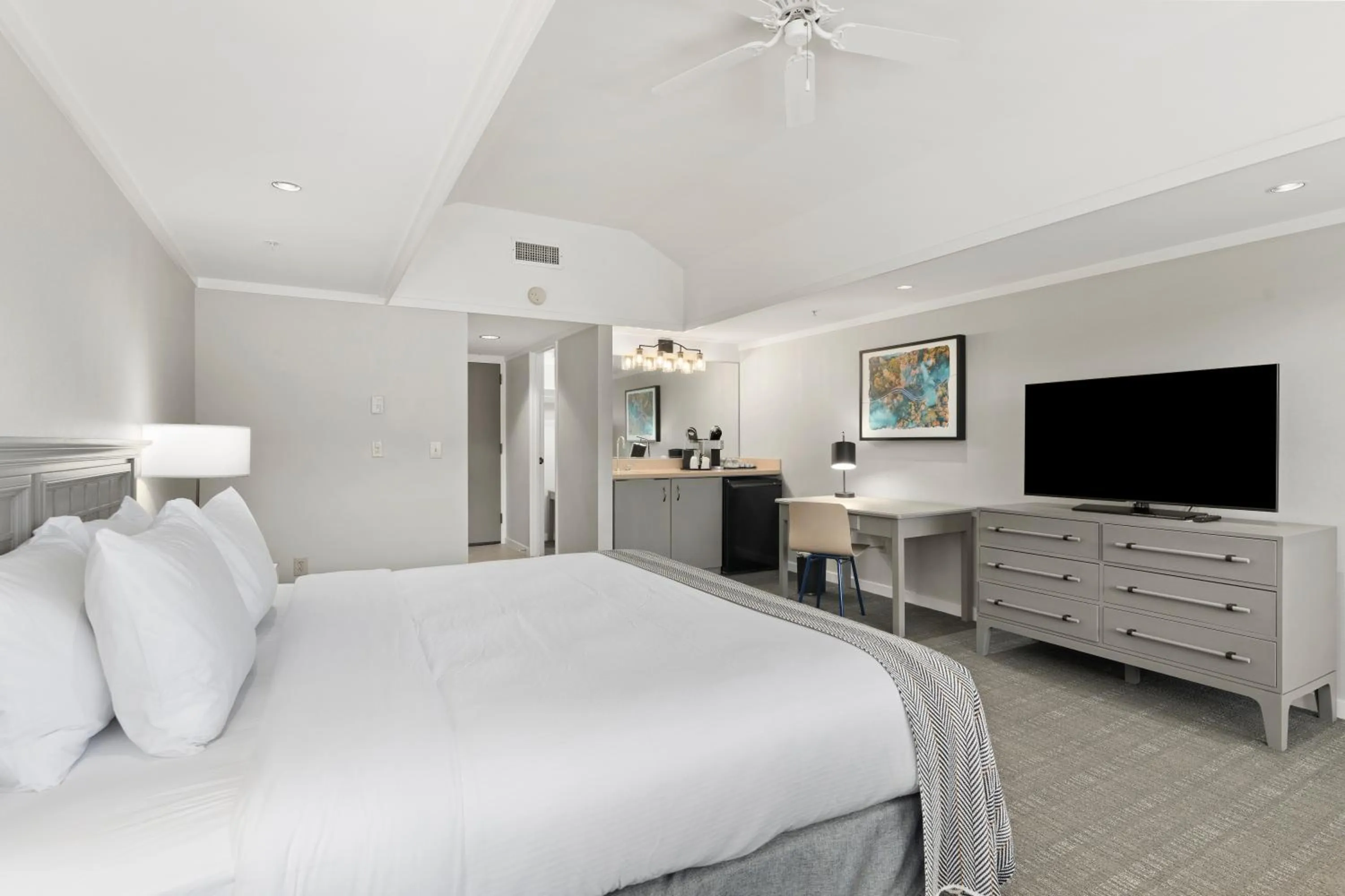 Photo of the whole room, Bed in Waynesville Inn and Golf Club, Tapestry Collection by Hilton