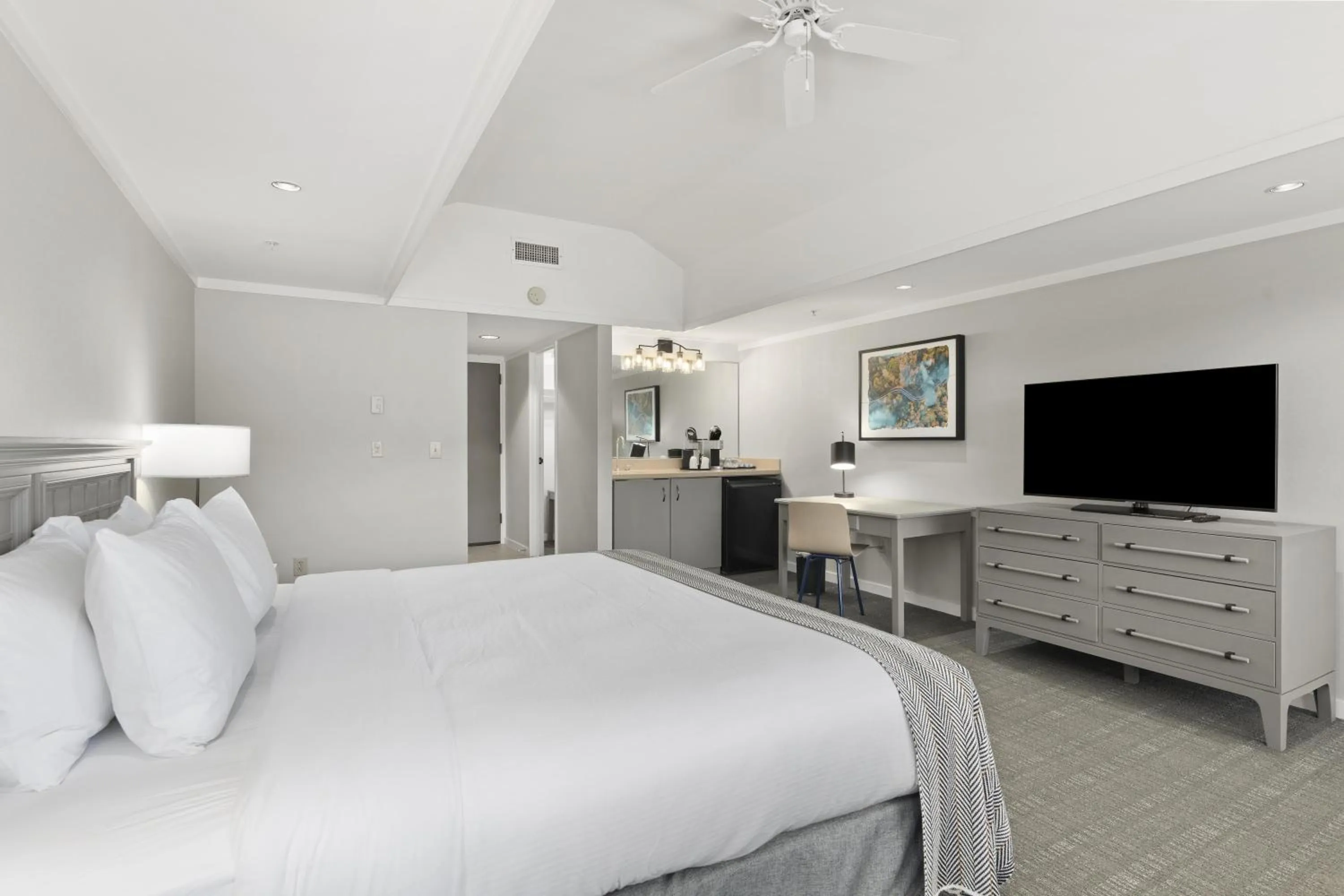 Bedroom, Bed in Waynesville Inn and Golf Club, Tapestry Collection by Hilton