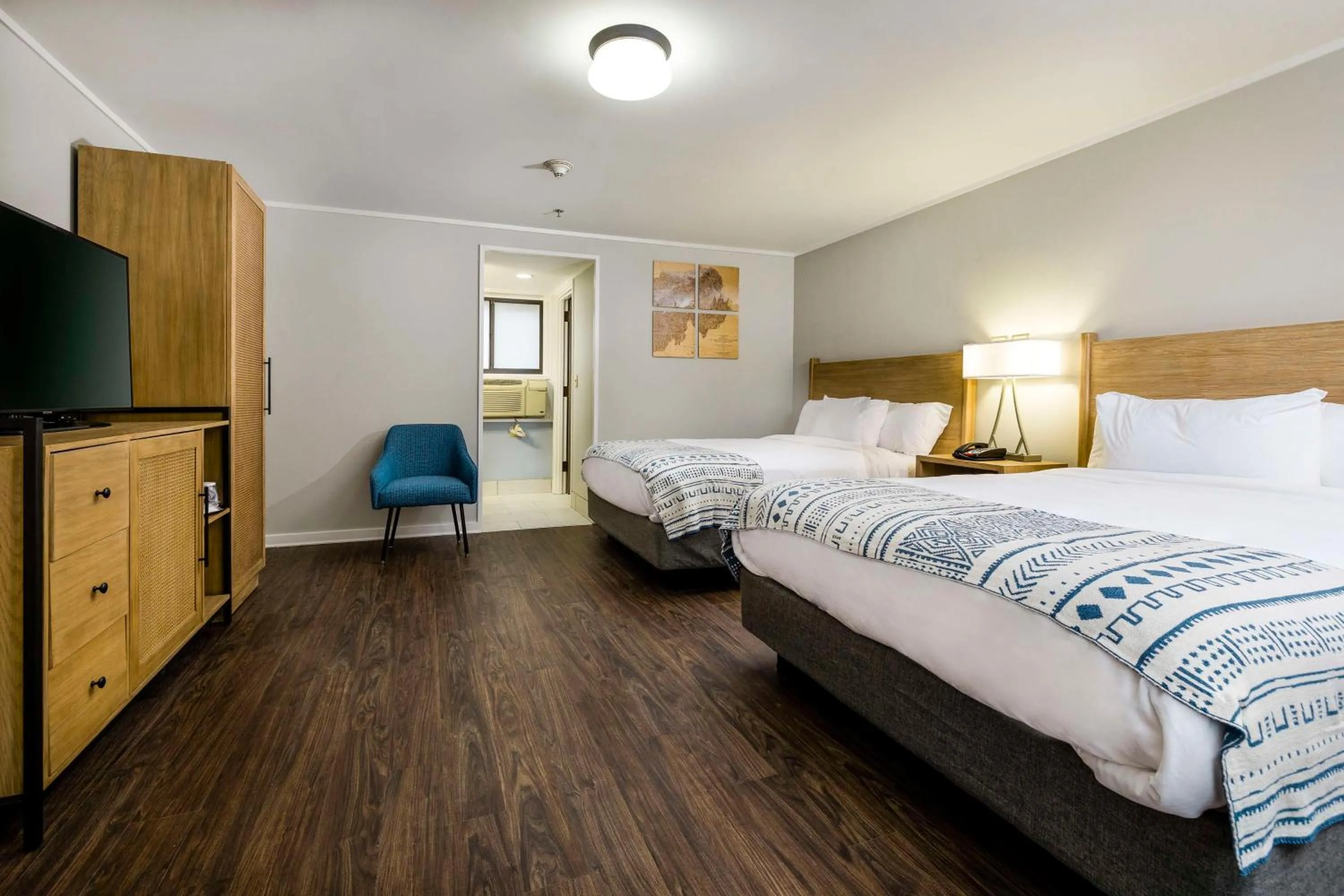 Photo of the whole room, Bed in Waynesville Inn and Golf Club, Tapestry Collection by Hilton