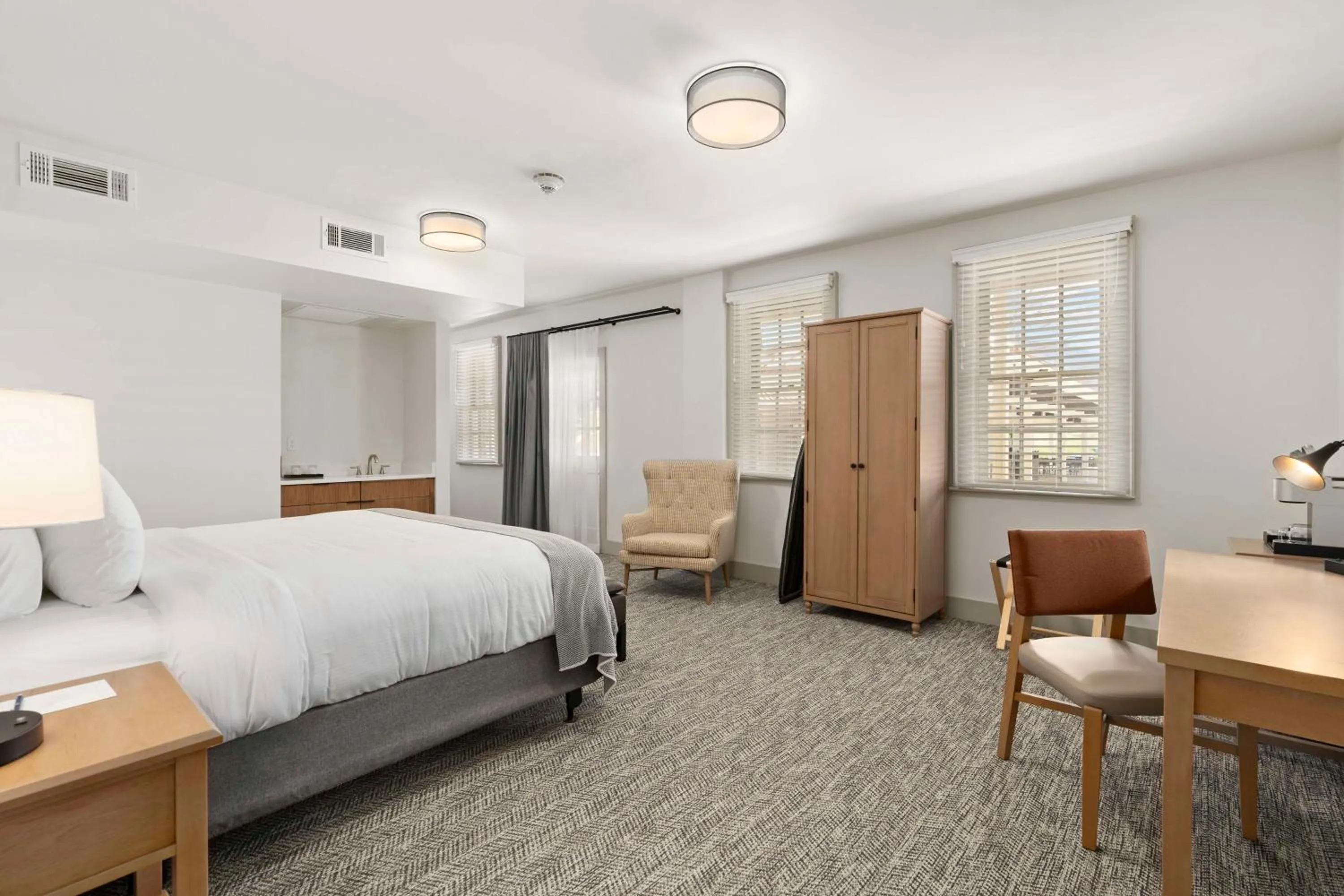 Bedroom, Bed in Waynesville Inn and Golf Club, Tapestry Collection by Hilton