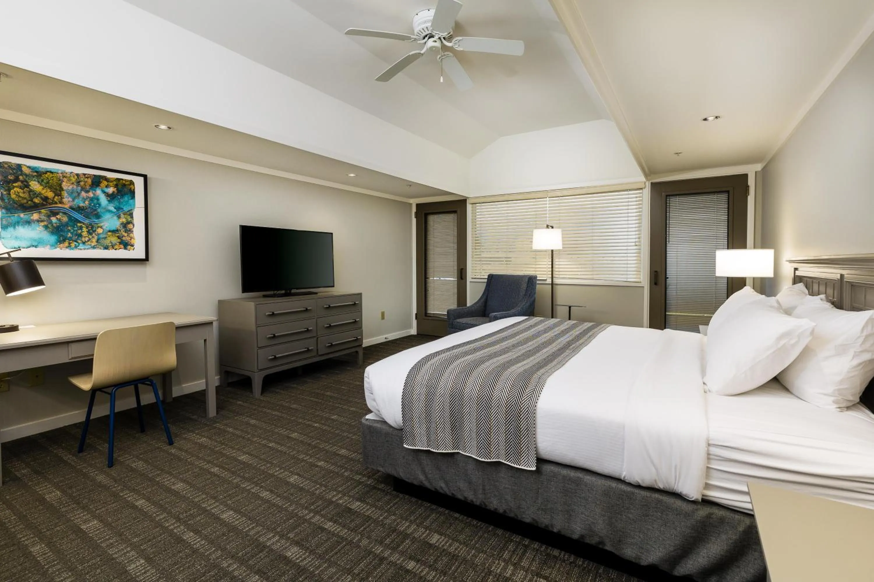 Bedroom, Bed in Waynesville Inn and Golf Club, Tapestry Collection by Hilton