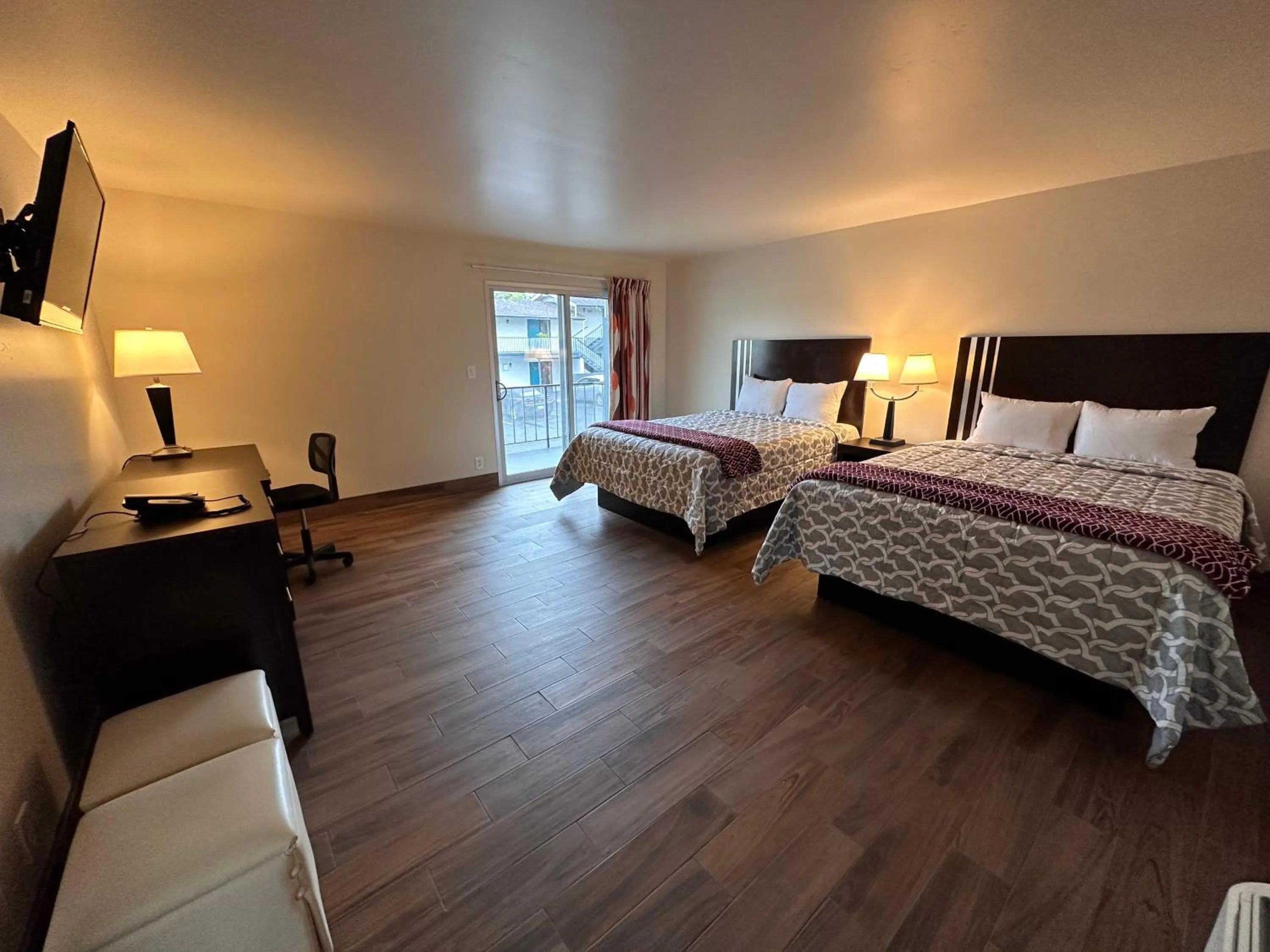 Photo of the whole room, Bed in Orange Tree Inn