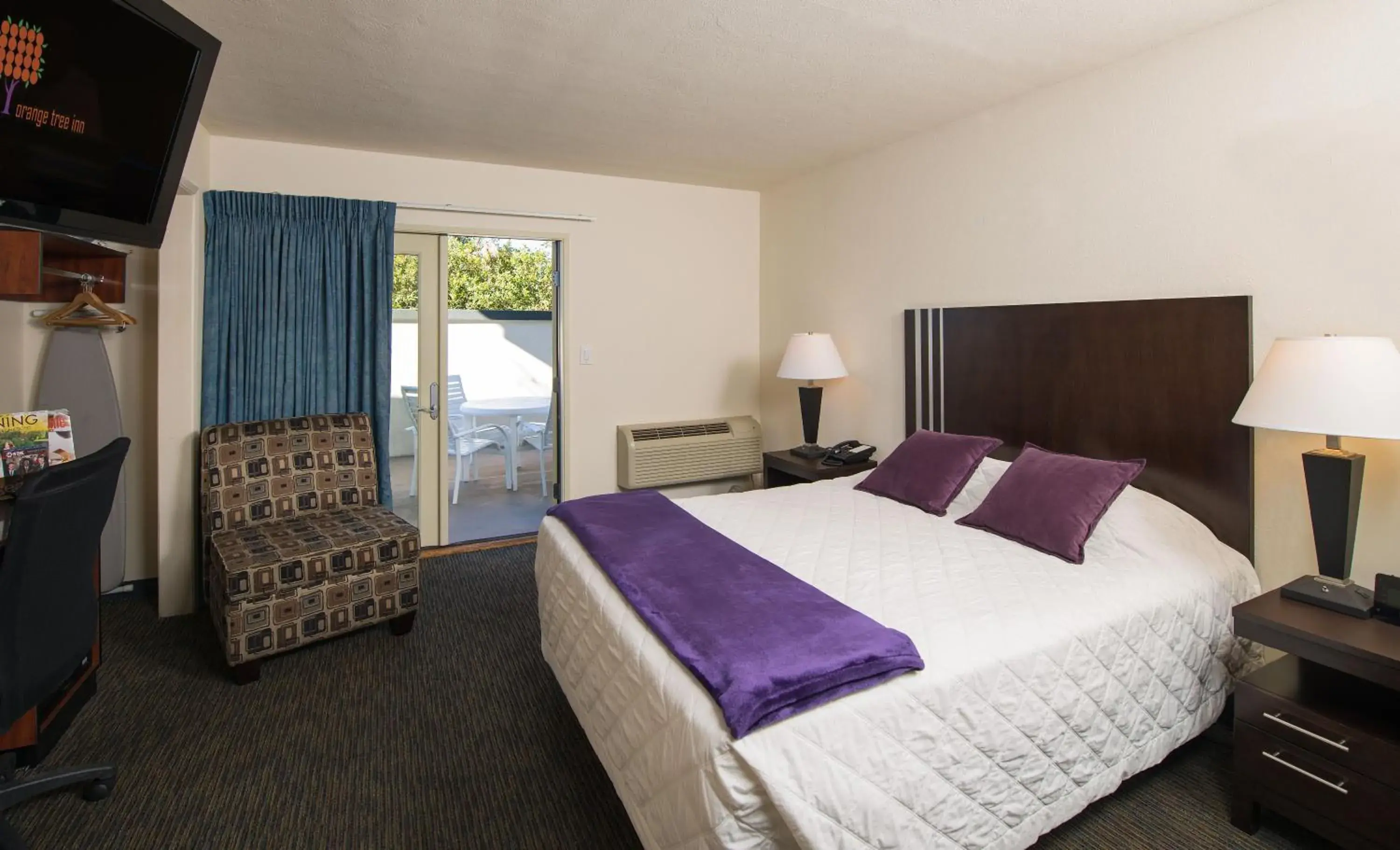 Queen Room in Orange Tree Inn Queen Room in Orange Tree Inn