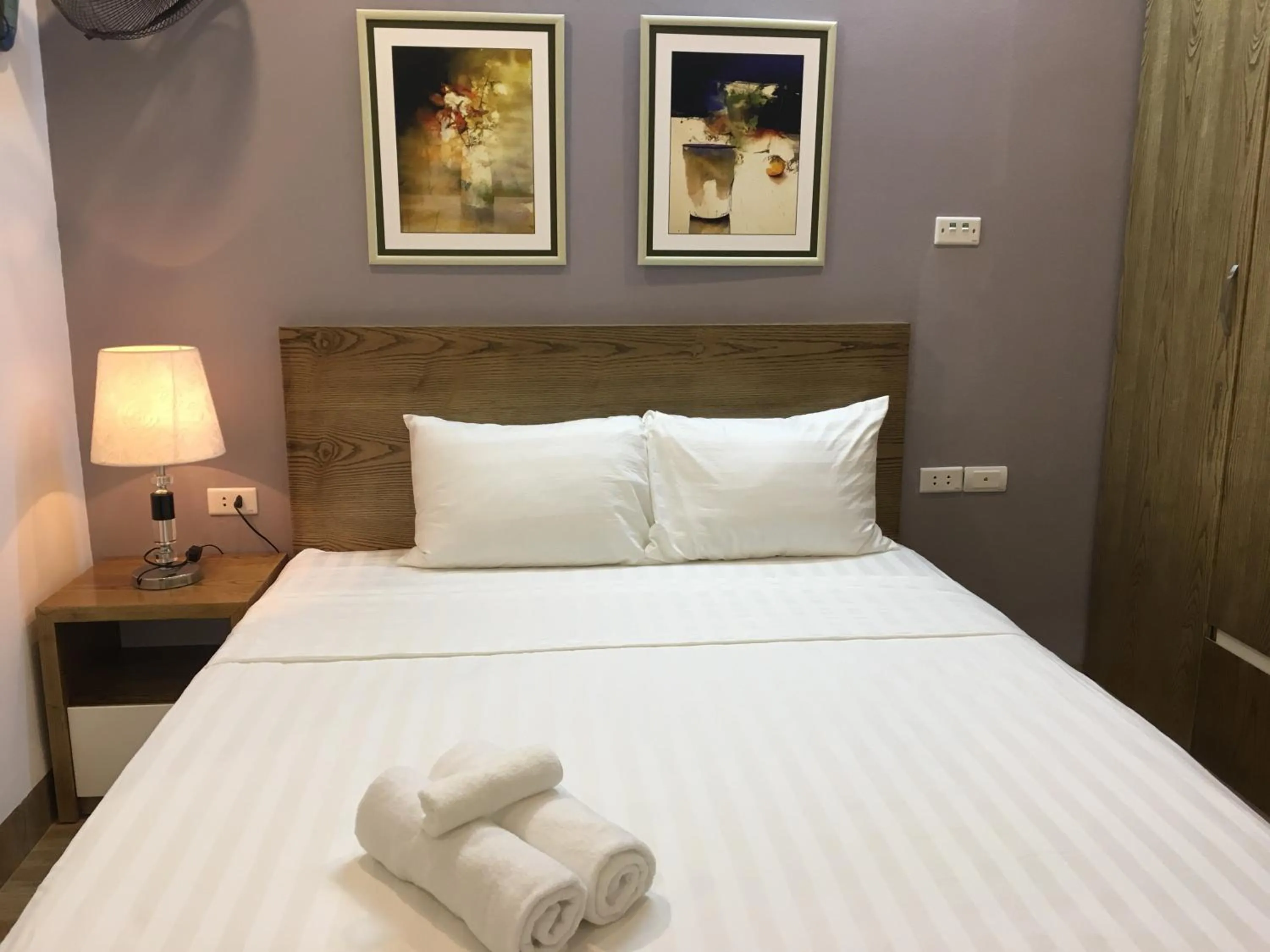 Bed in V House 5 Serviced Apartment