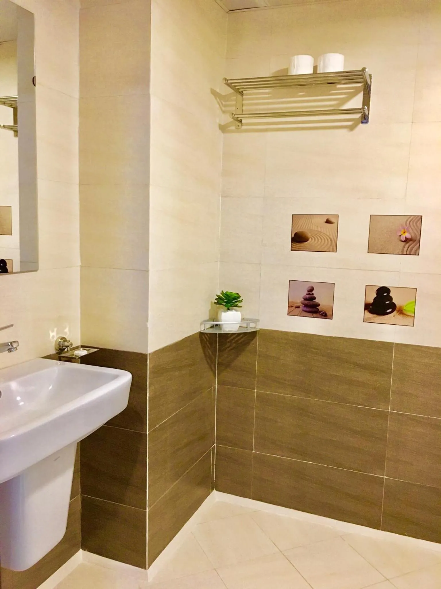 V House 5 Serviced Apartment