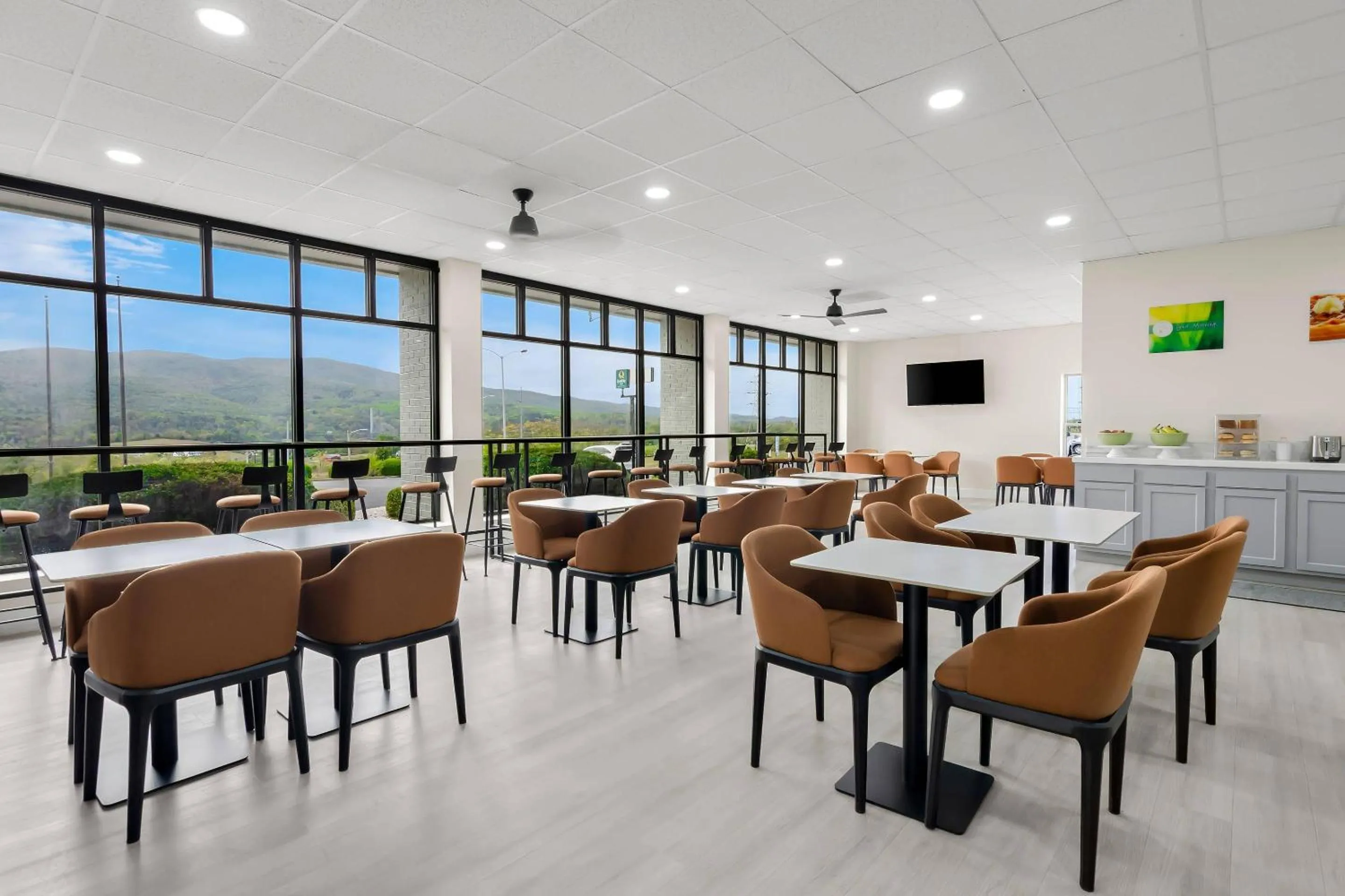 Breakfast in Quality Inn and Suites