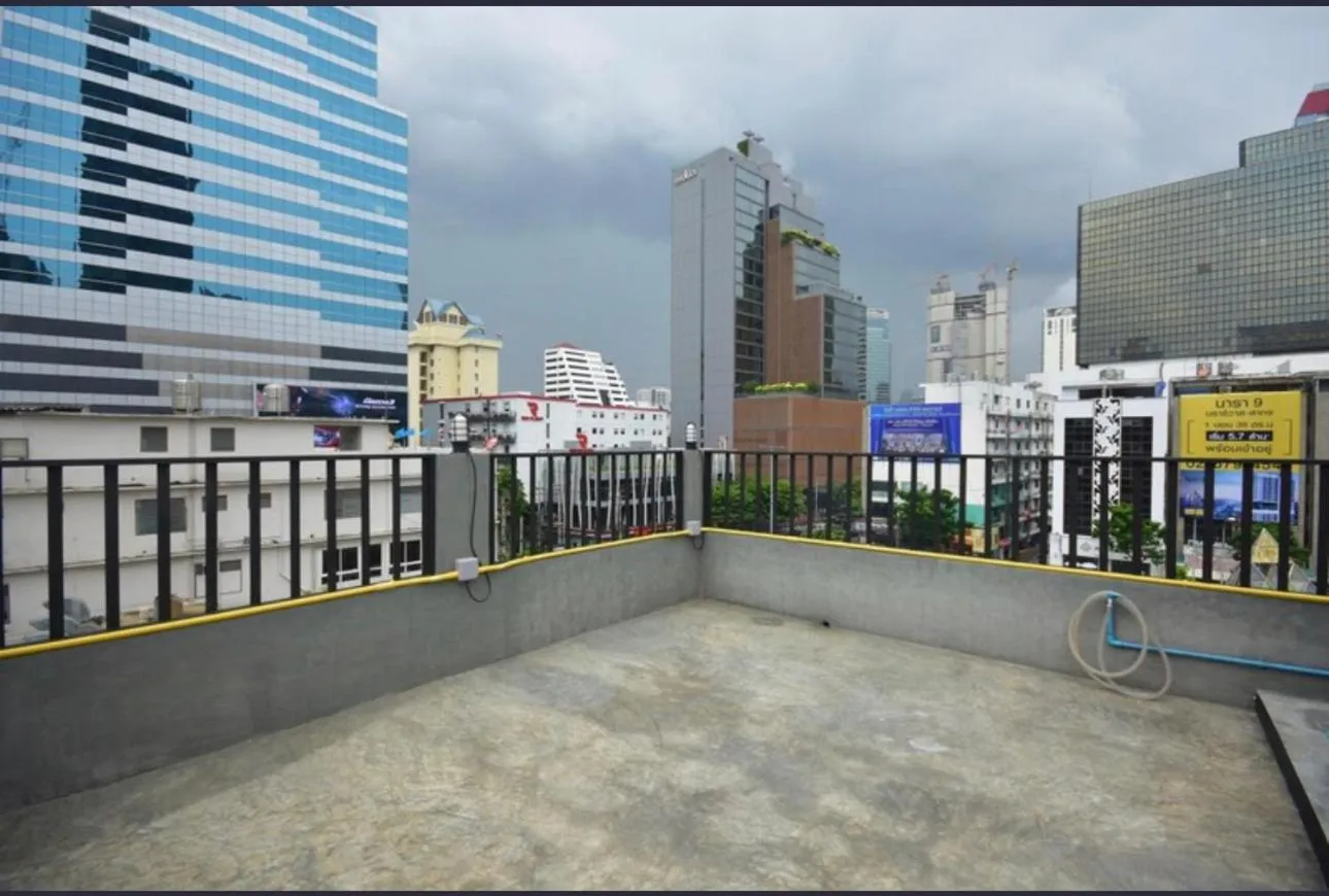 The Chatbox Silom Hostel