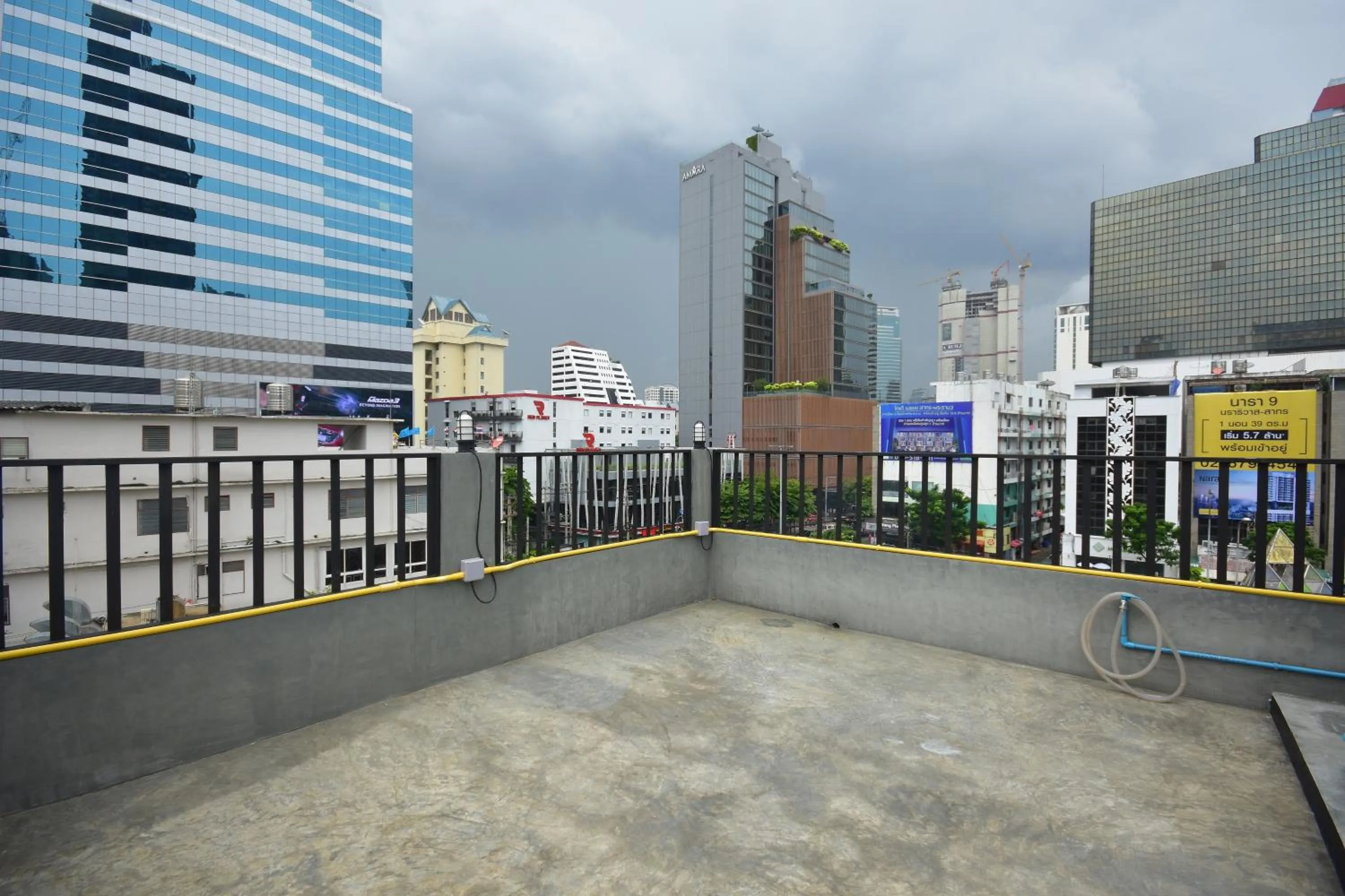 City view in The Chatbox Silom Hostel