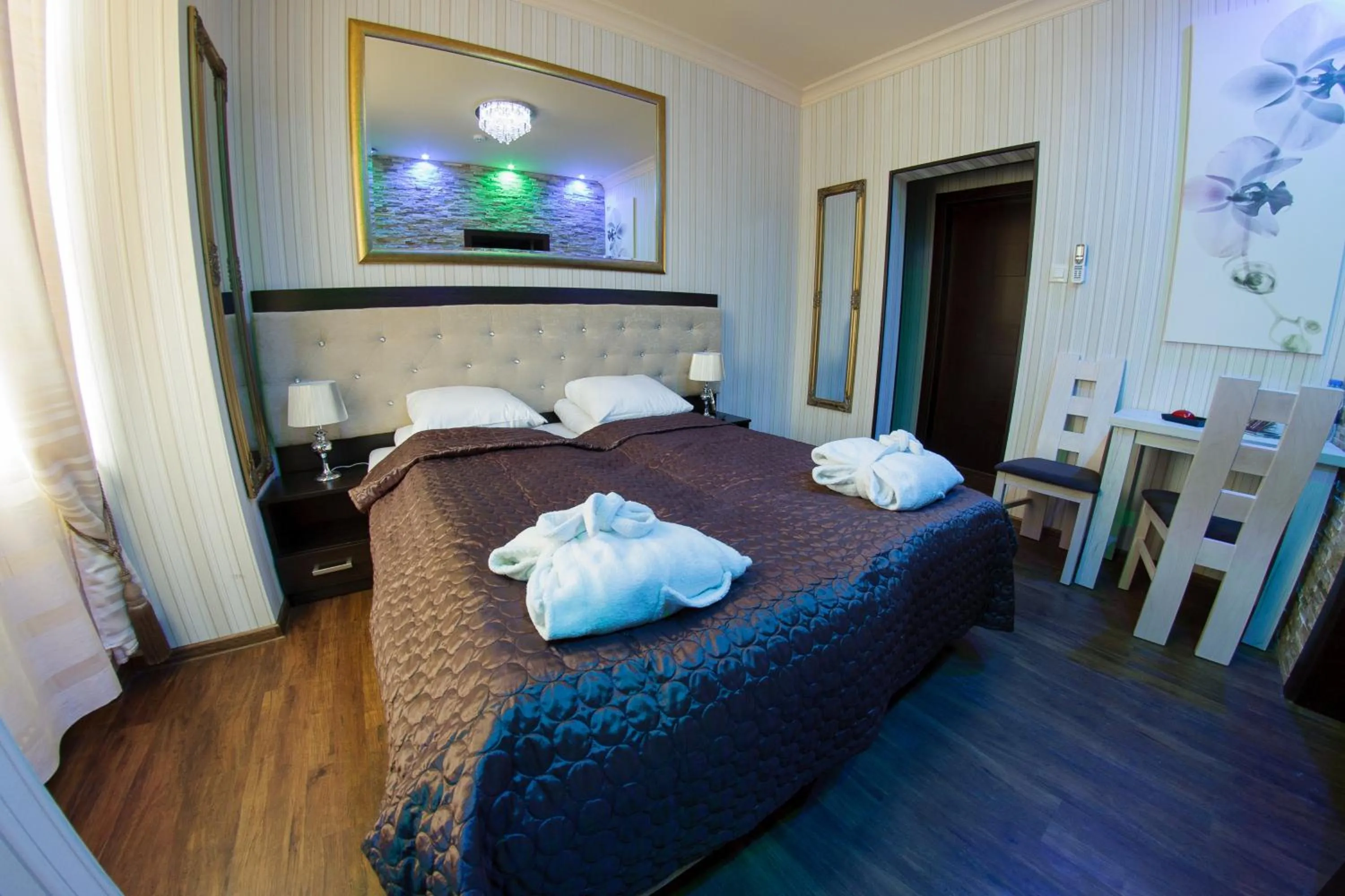 Photo of the whole room, Bed in Pałac Saturna