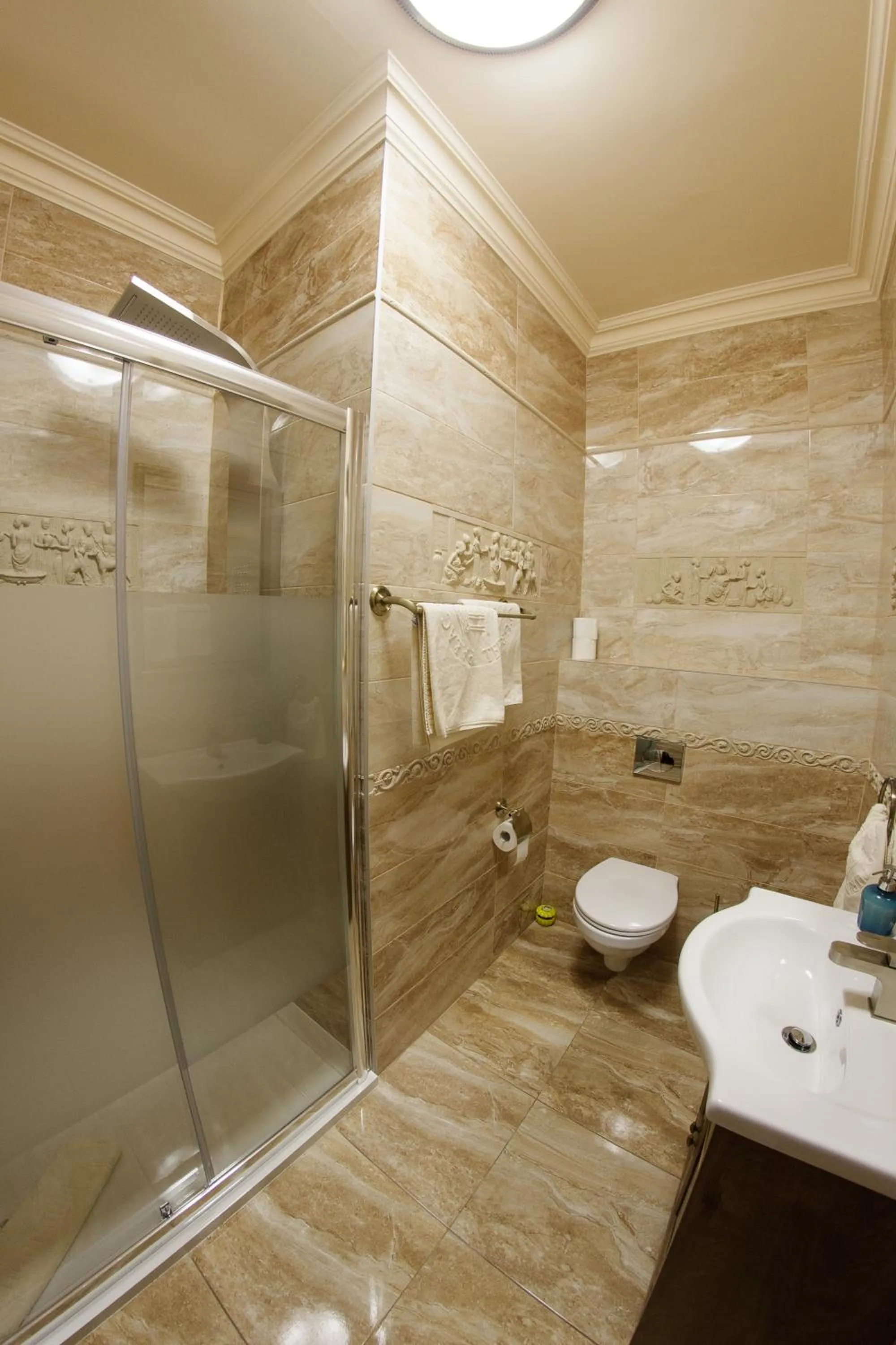 Bathroom in Pałac Saturna