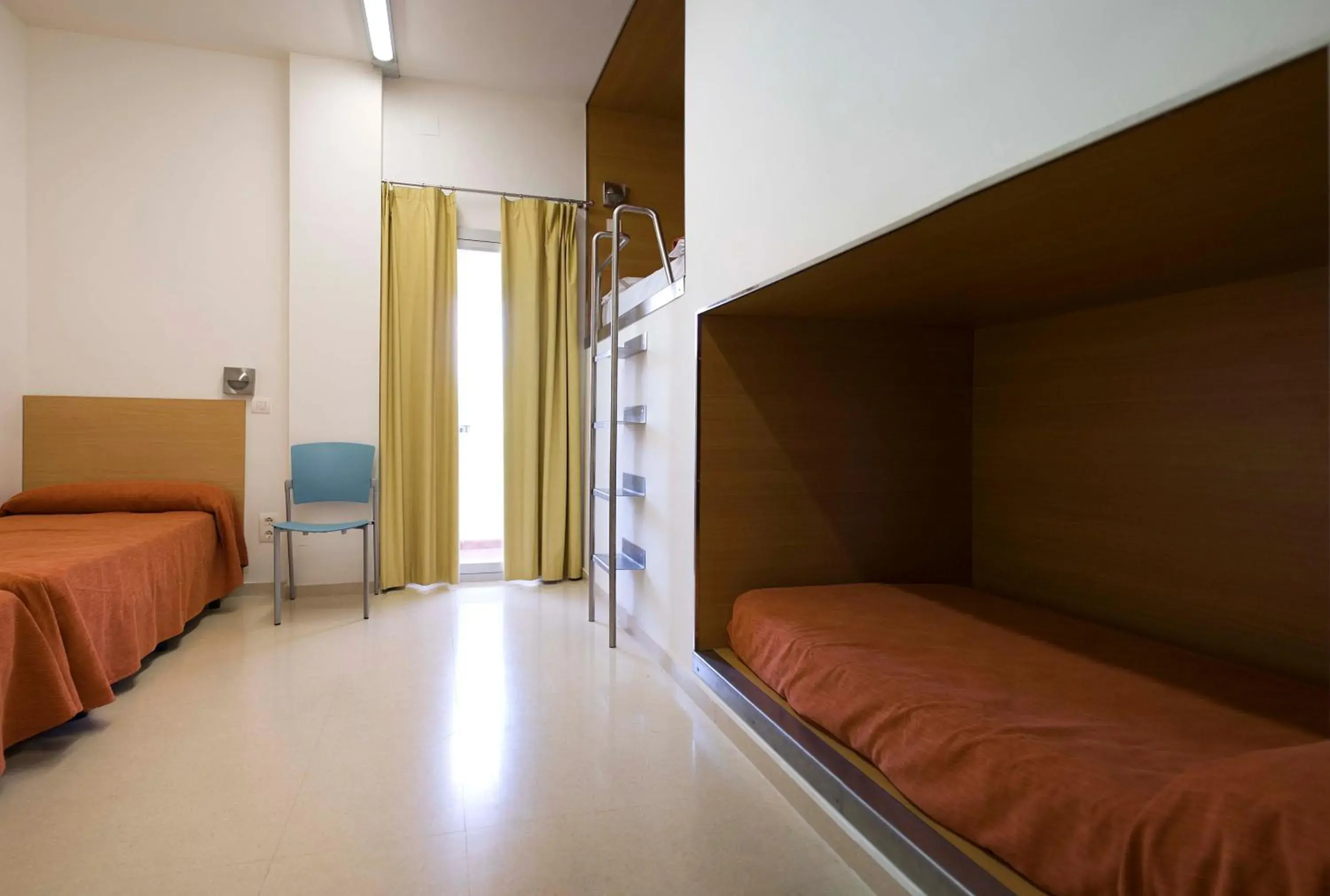 Twin Room - single occupancy in Albergue Inturjoven Torremolinos Twin Room - single occupancy in Albergue Inturjoven Torremolinos