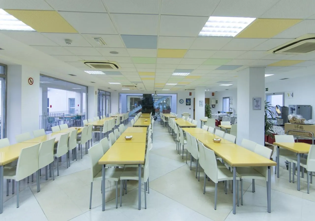 Restaurant/places to eat in Albergue Inturjoven Torremolinos