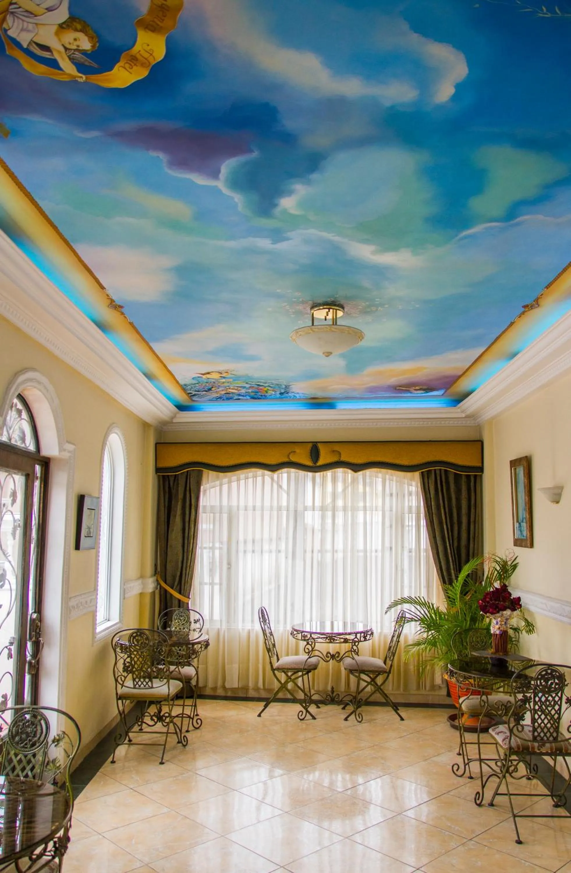 Restaurant/places to eat in Eugenia Hotel