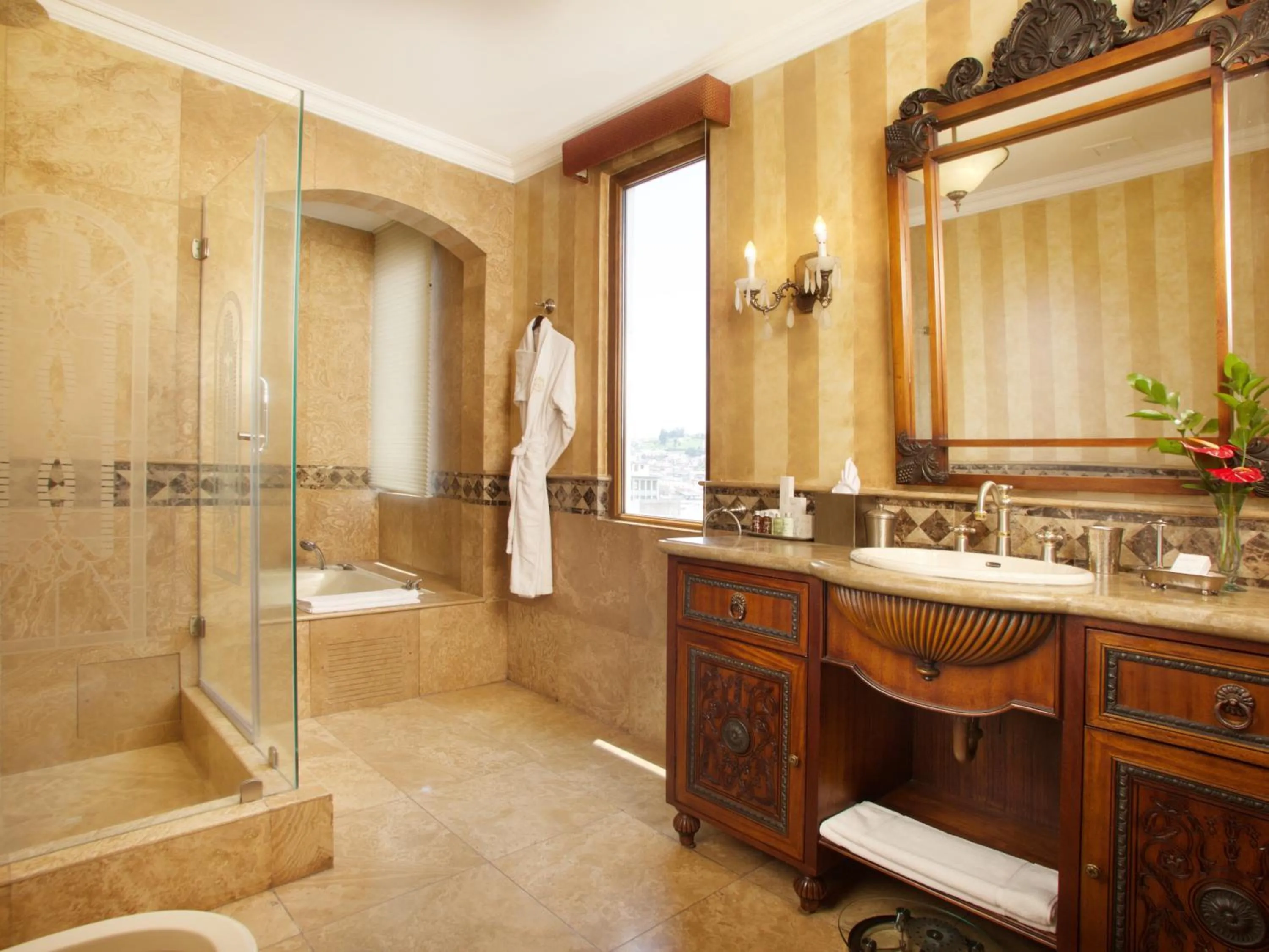 Bathroom in Plaza Grande Hotel