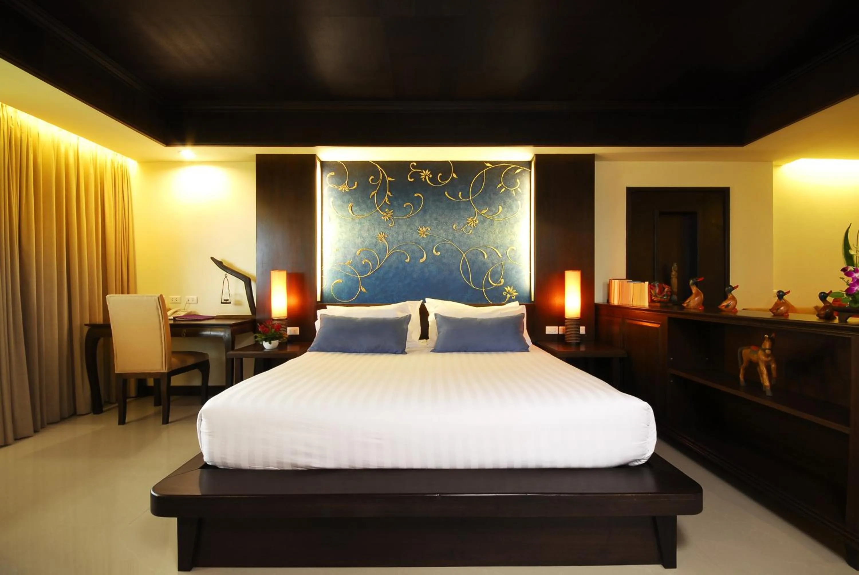 Bed in Khaolak Orchid Beach Resort - SHA Extra Plus