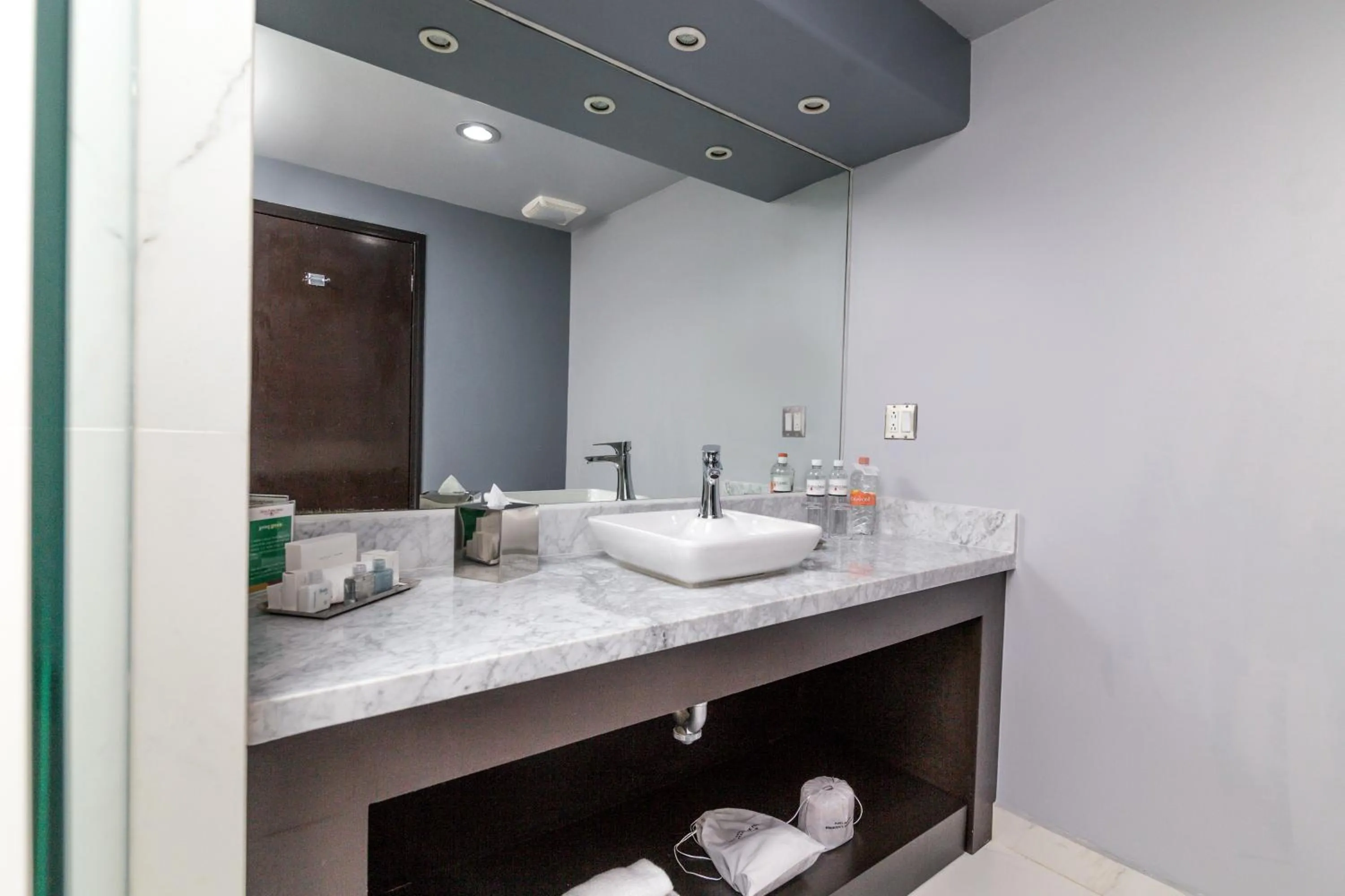 Bathroom in Pueblo Amigo Hotel Plaza y Casino