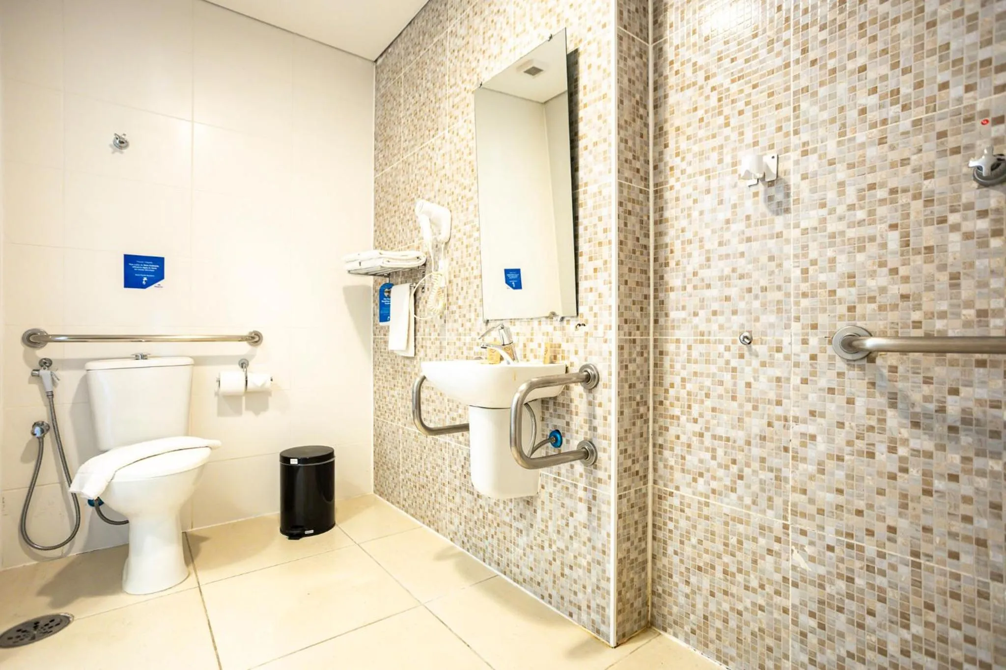 Bathroom in Travel Inn Express Hotels Brás