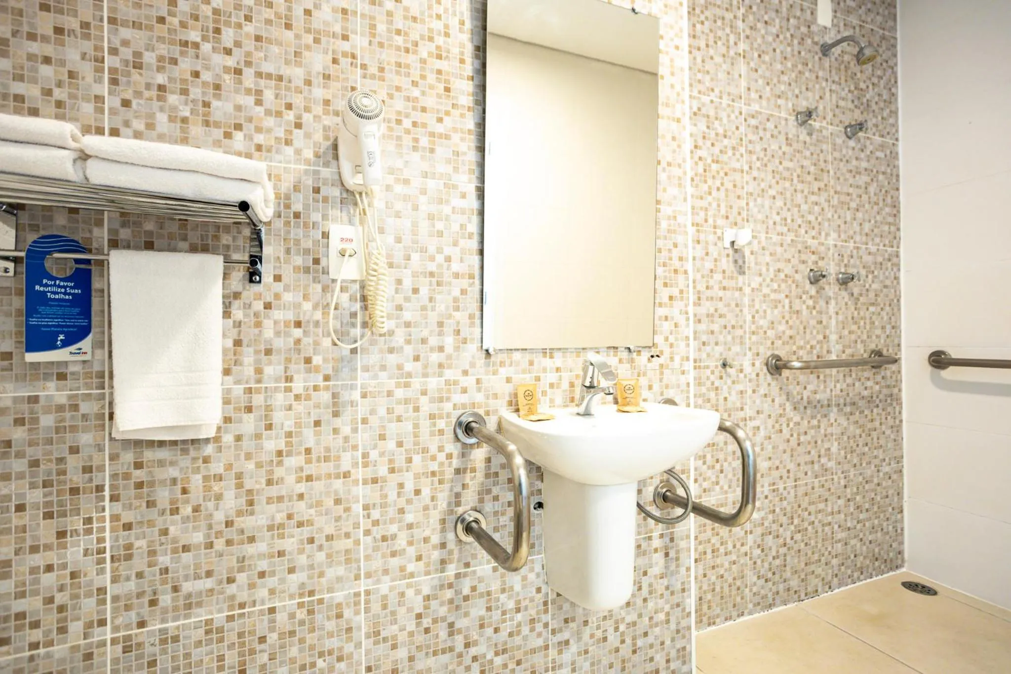 Bathroom in Travel Inn Express Hotels Brás