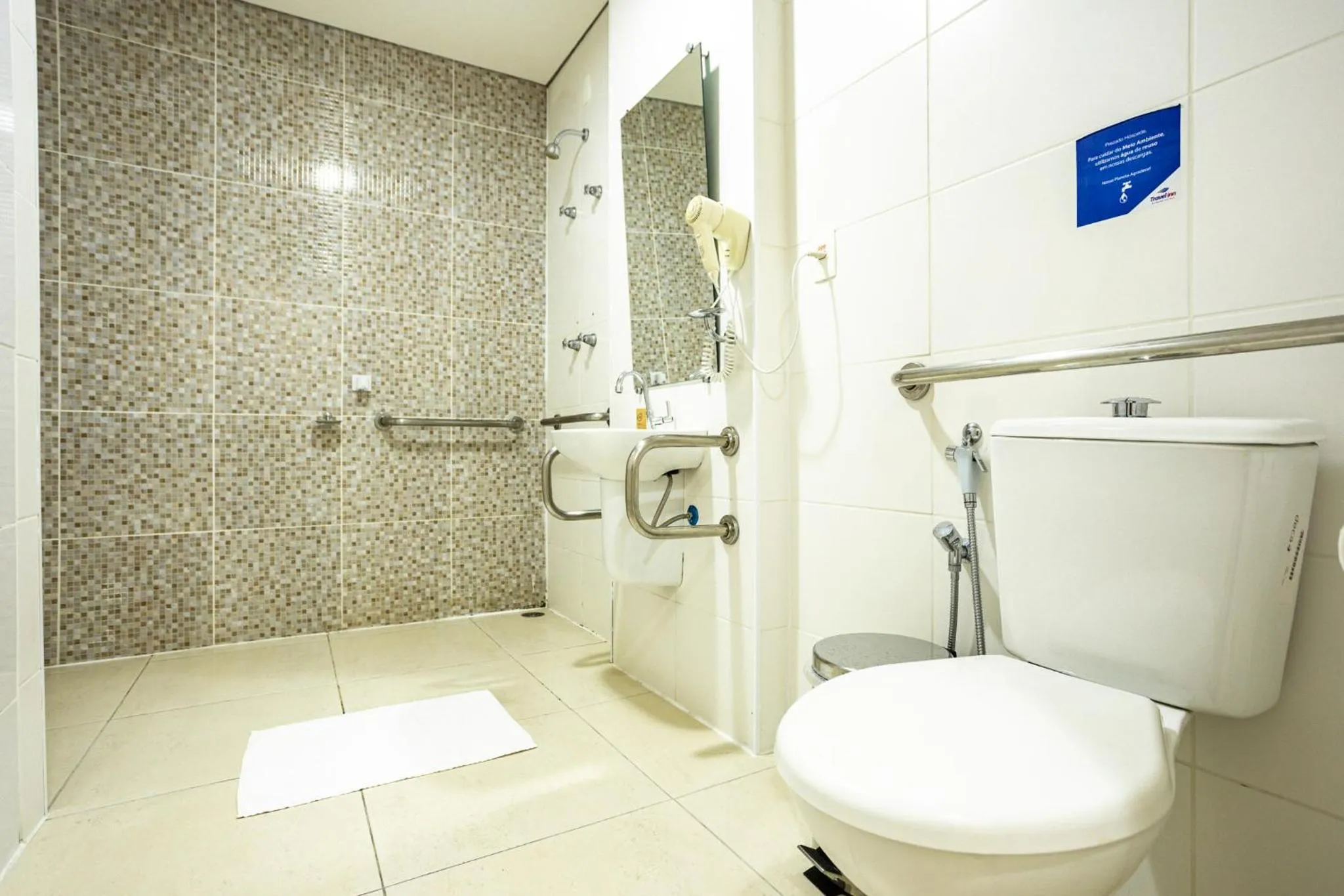 Bathroom in Travel Inn Express Hotels Brás