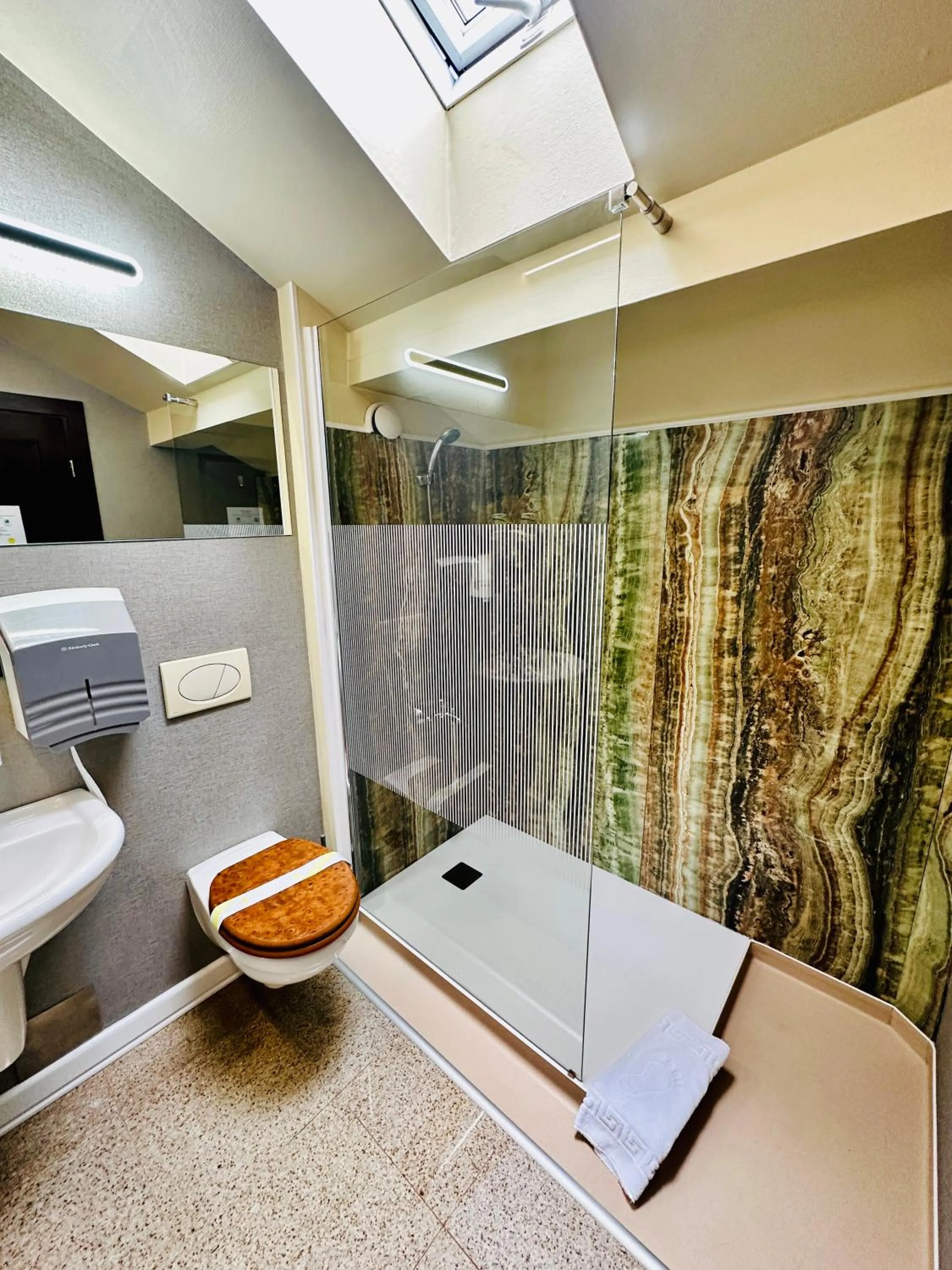 Shower in Villa & Restaurant Levoslav House